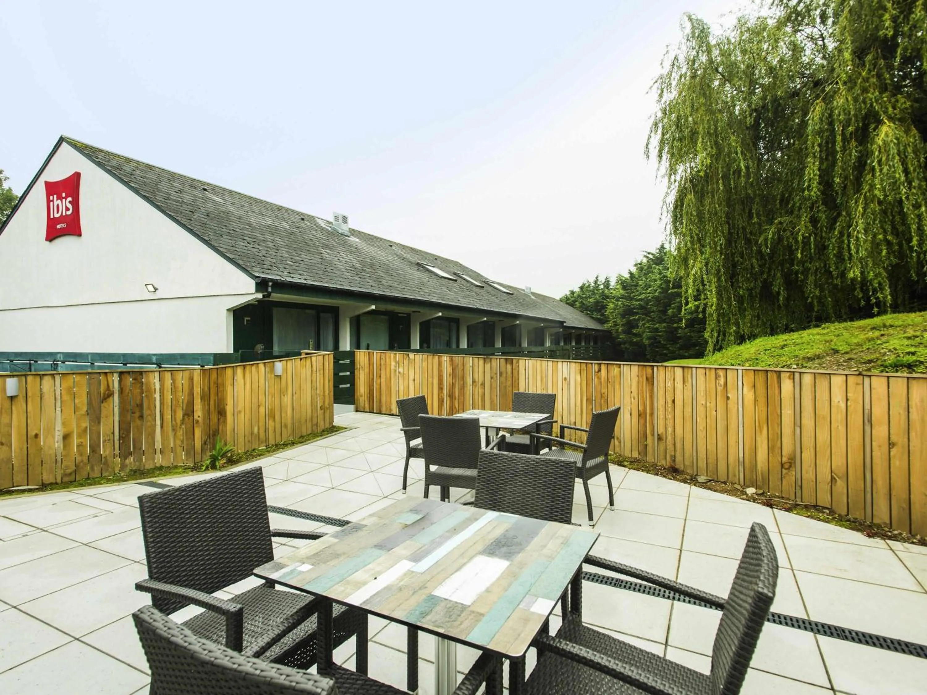 Restaurant/places to eat in ibis Plymouth