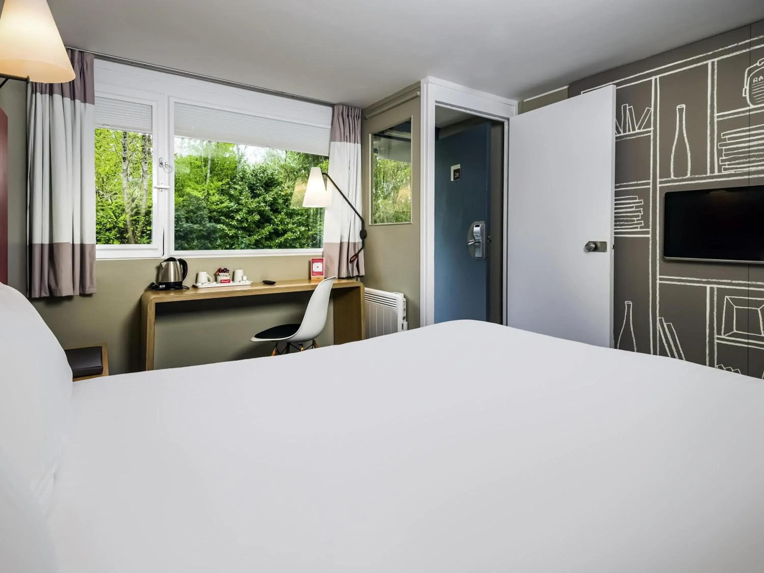 Property building, Bed in ibis Plymouth Property building, Bed in ibis Plymouth