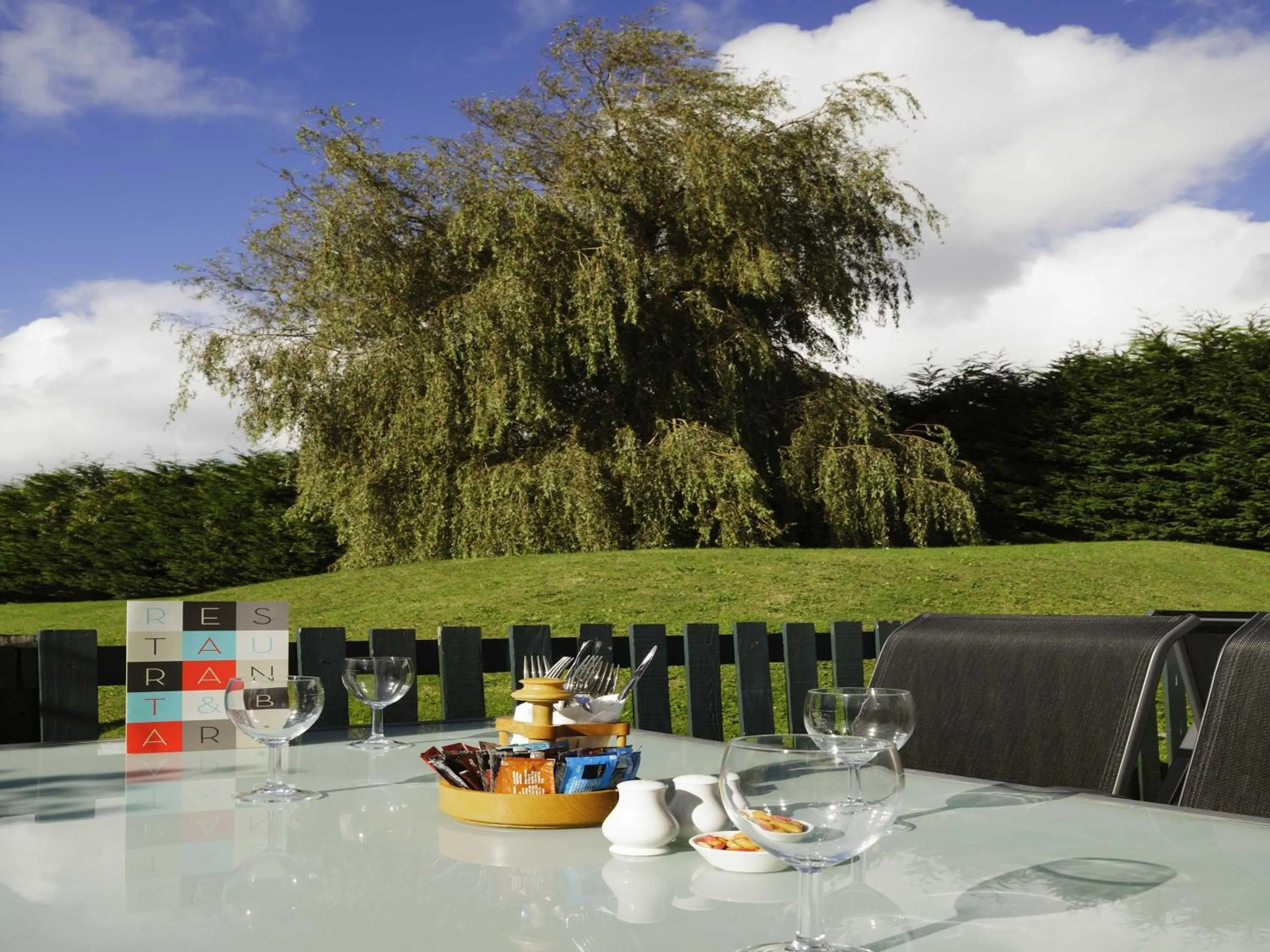 Restaurant/places to eat in ibis Plymouth