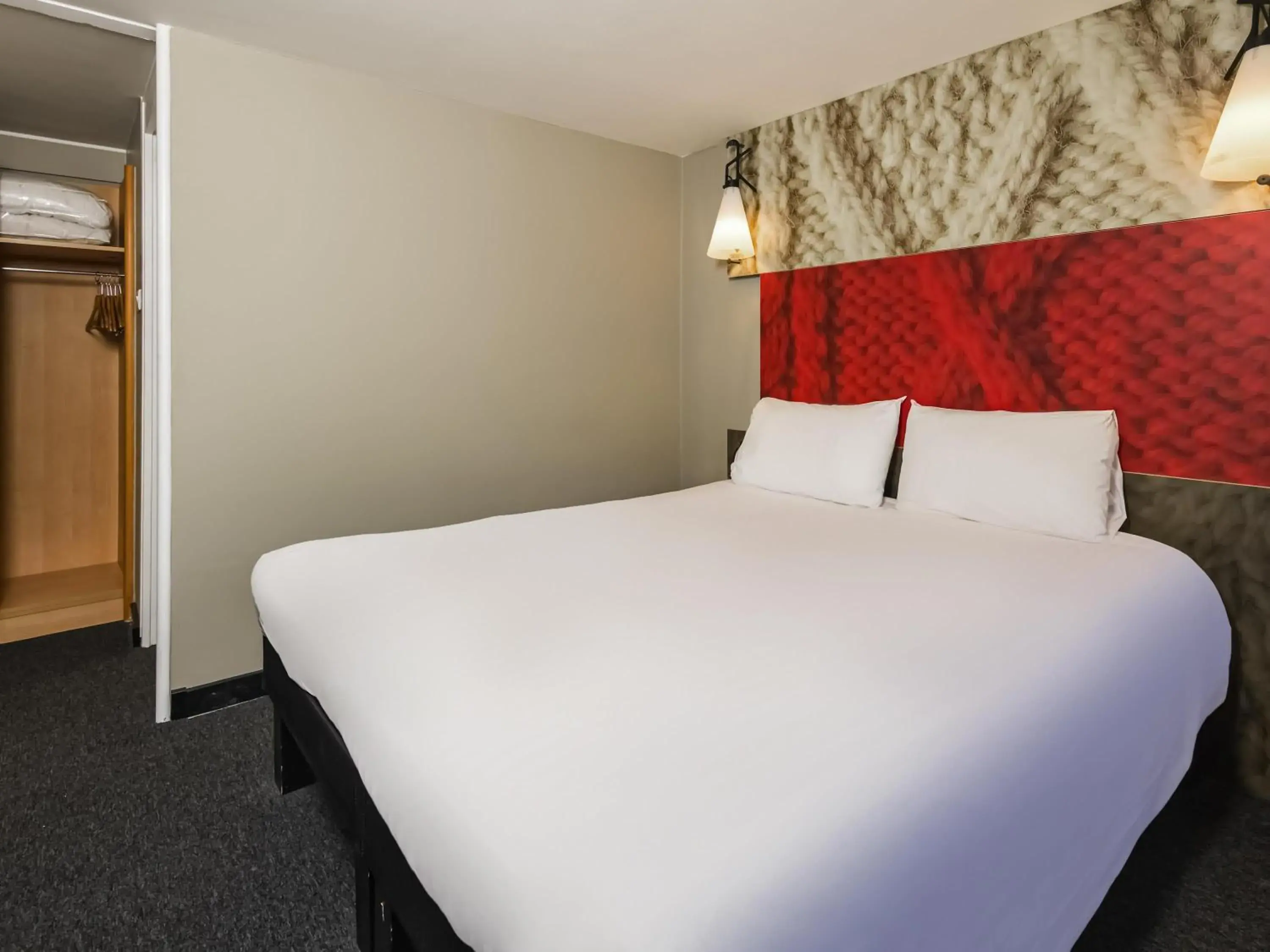 Bedroom, Bed in ibis Plymouth Bedroom, Bed in ibis Plymouth