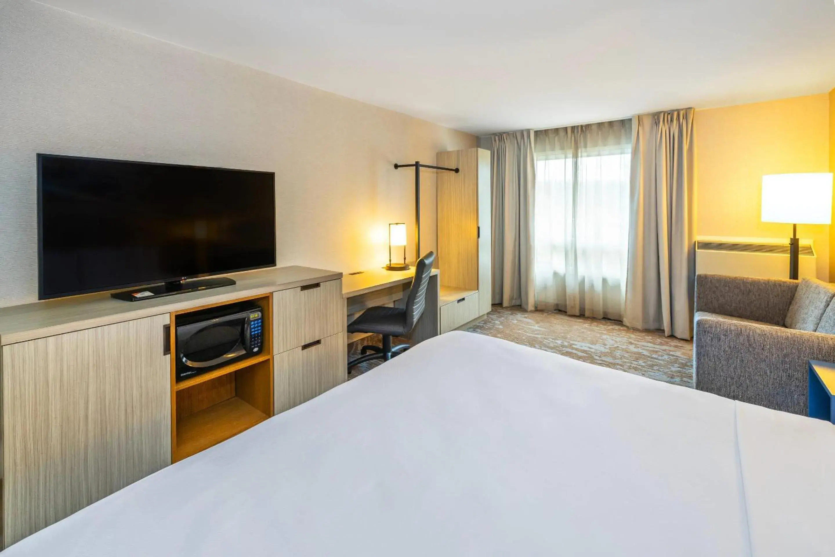 Bedroom, Bed in Comfort Inn Bedroom, Bed in Comfort Inn