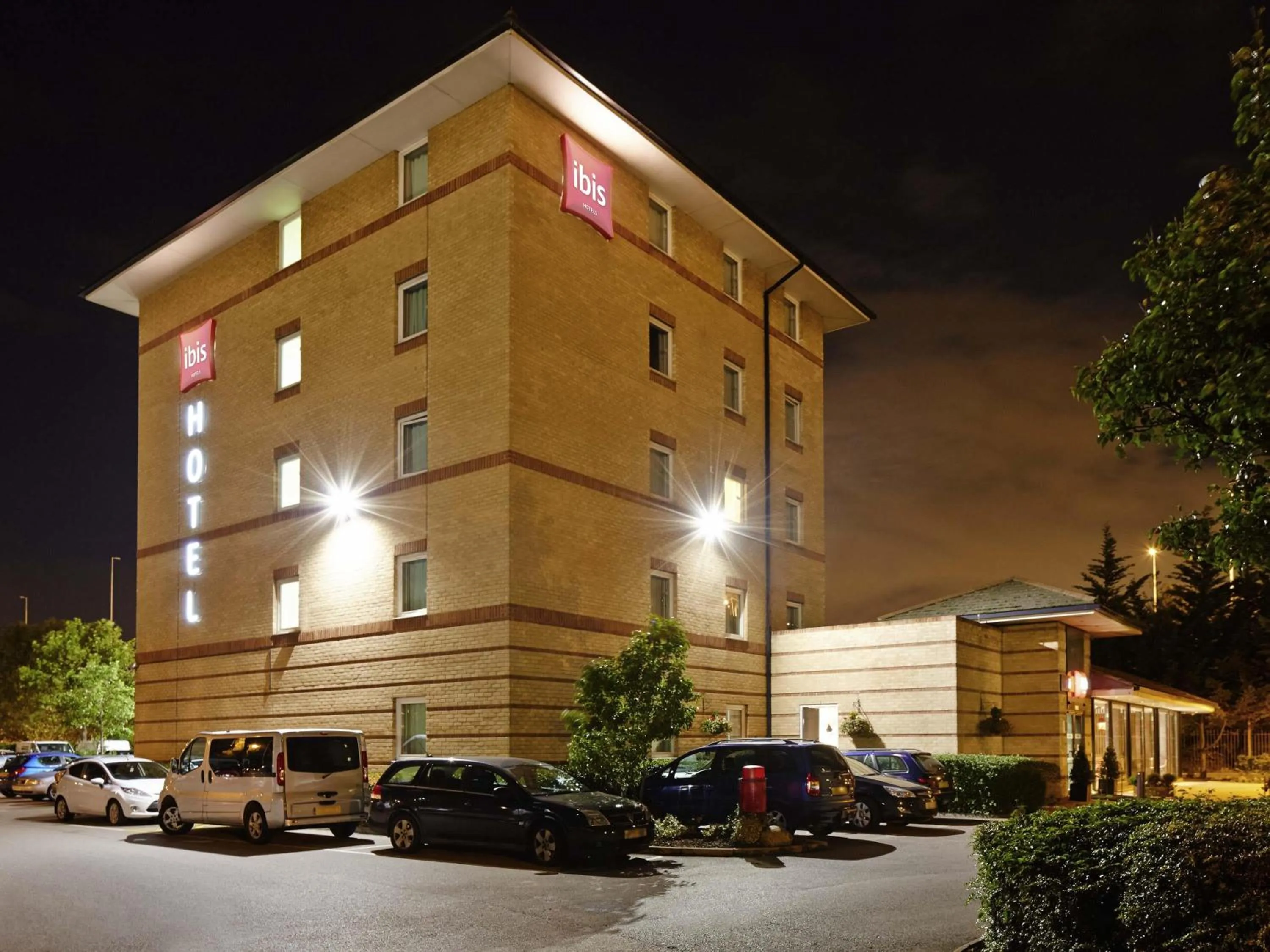 Property building in ibis London Thurrock M25