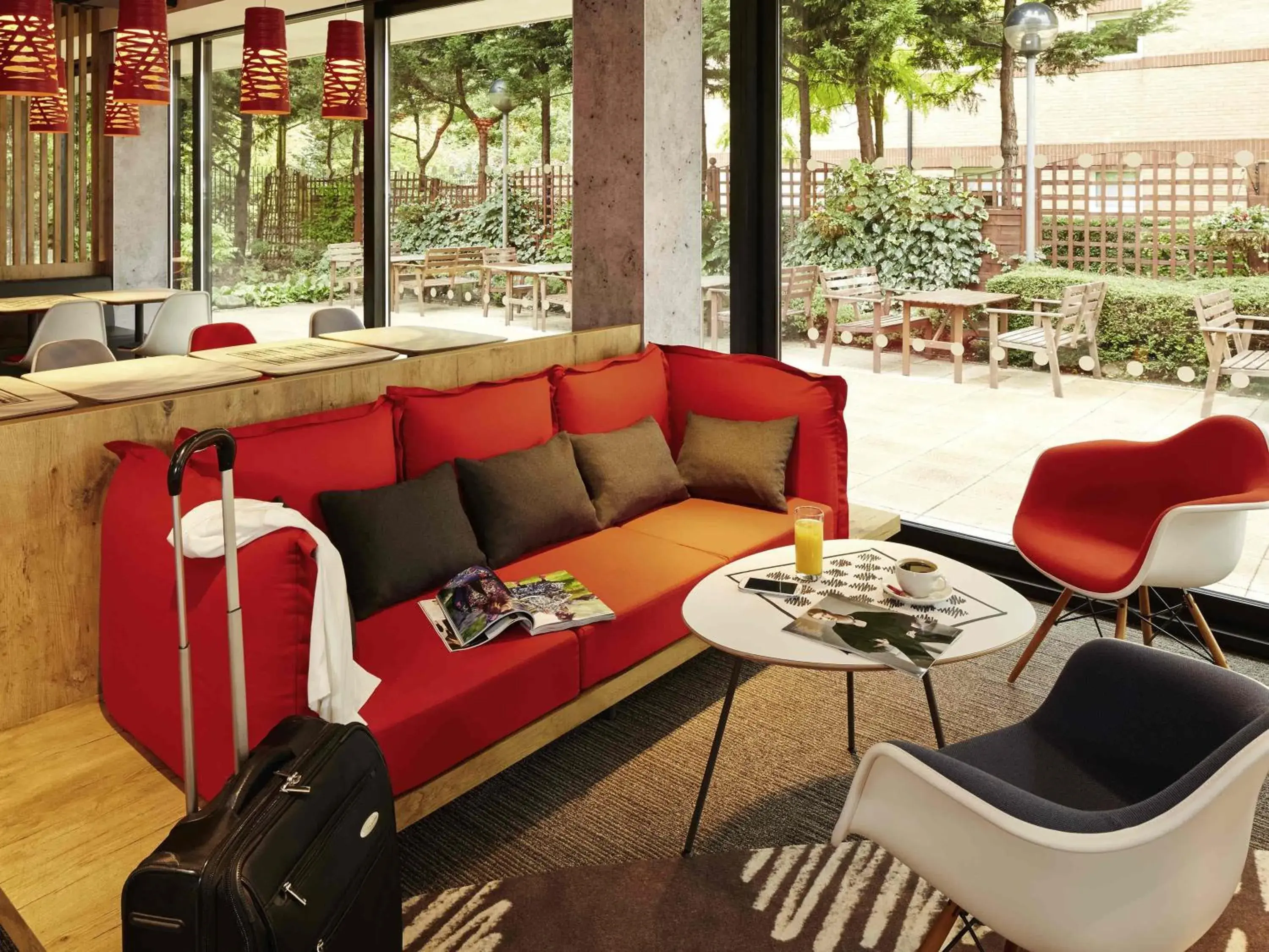 Property building in ibis London Thurrock M25 Property building in ibis London Thurrock M25