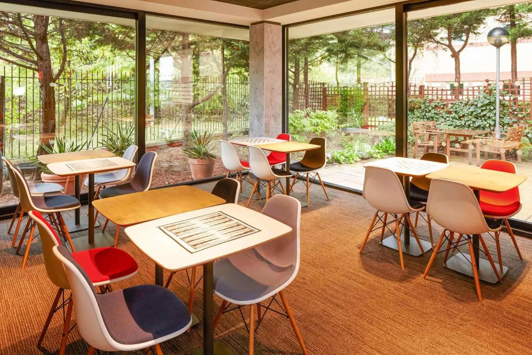 Restaurant/places to eat in ibis London Thurrock M25