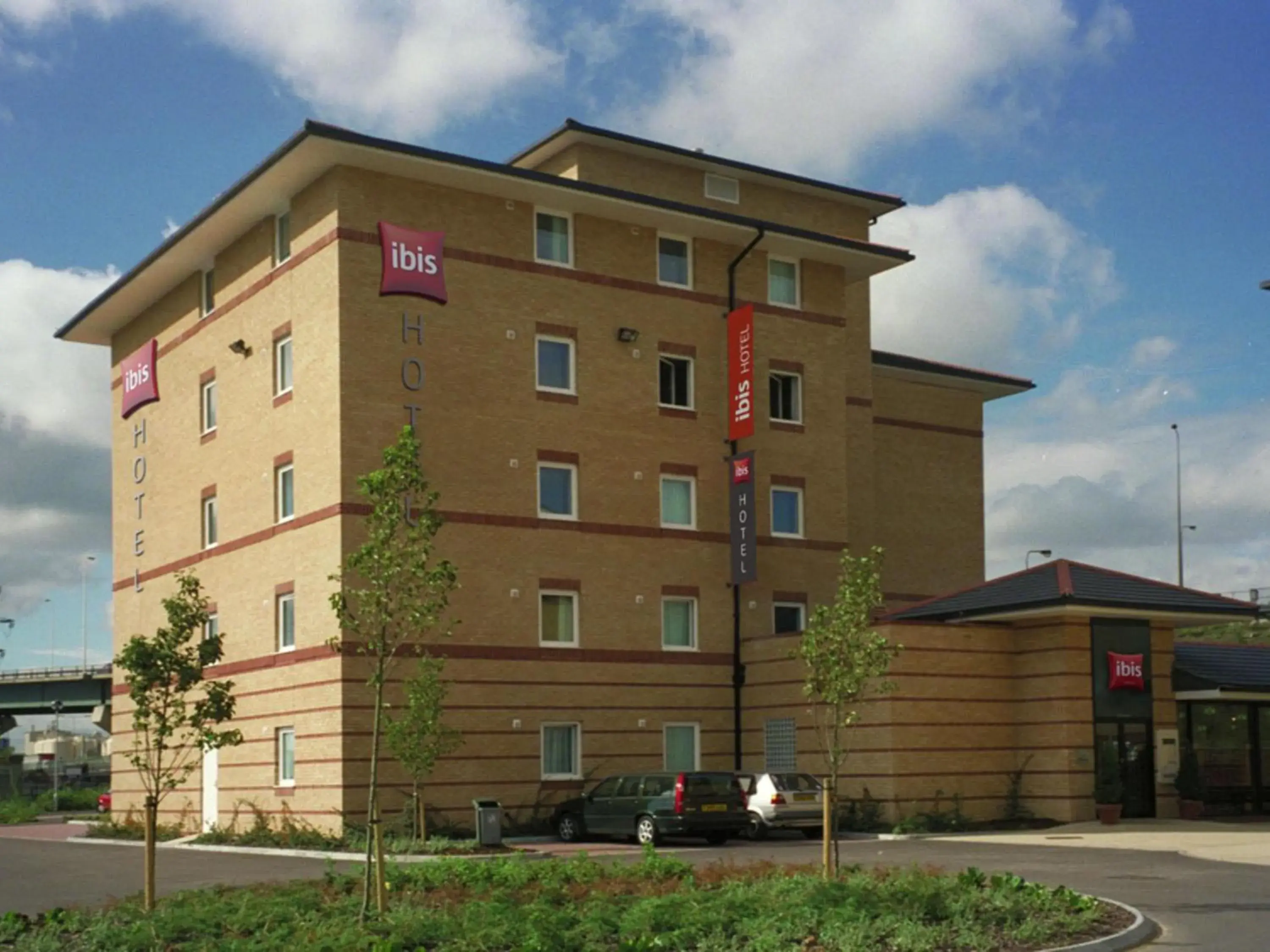 Property building in ibis London Thurrock M25 Property building in ibis London Thurrock M25