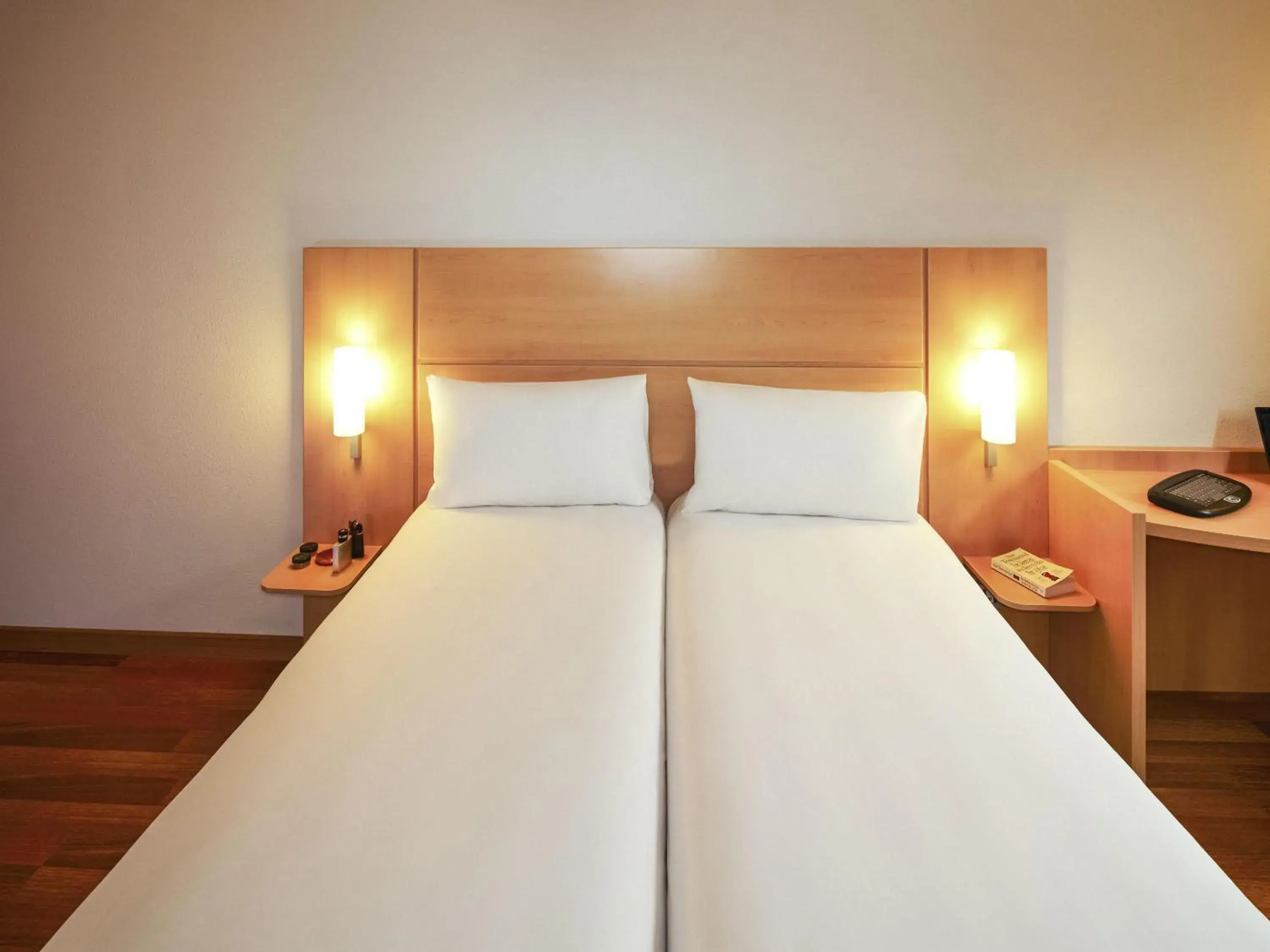 Bedroom, Bed in ibis London Thurrock M25 Bedroom, Bed in ibis London Thurrock M25