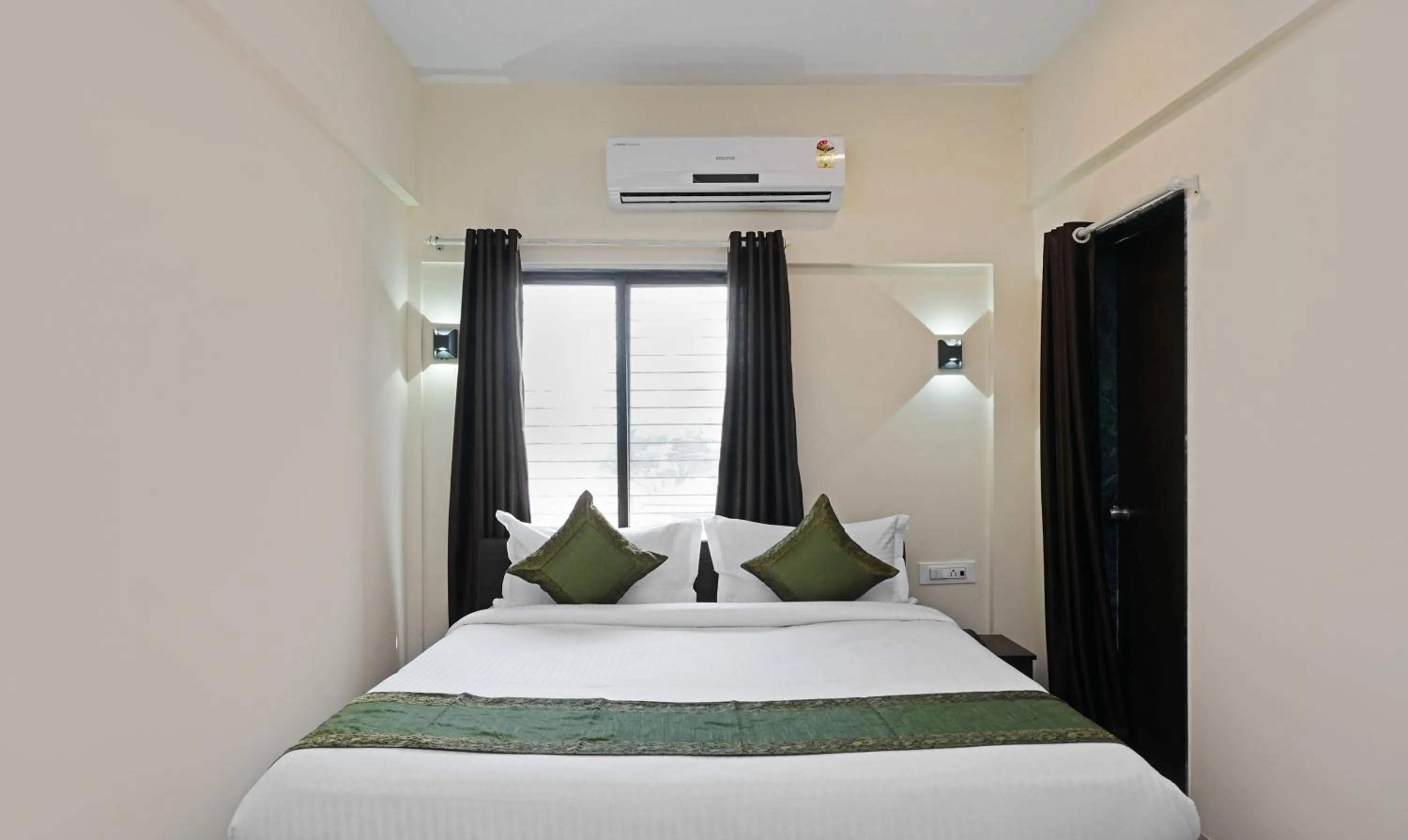 Bedroom, Bed in Treebo Lotus Baner