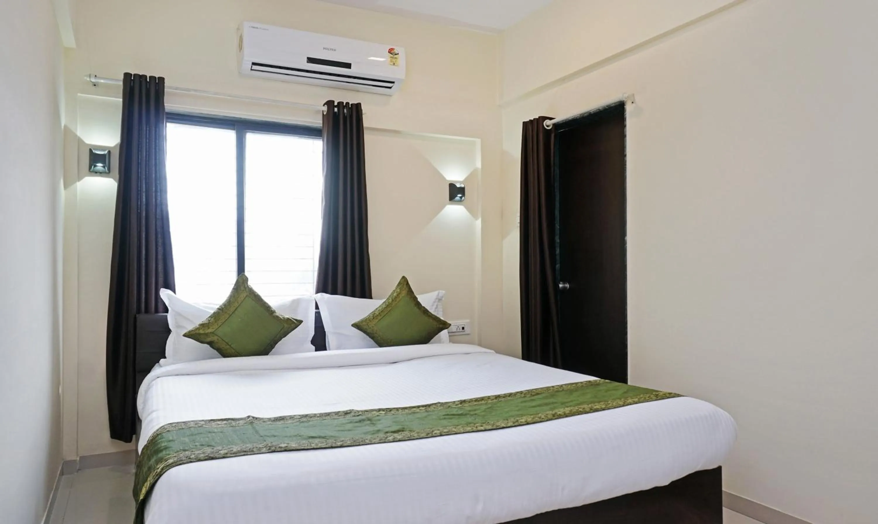 Bedroom, Bed in Treebo Lotus Baner