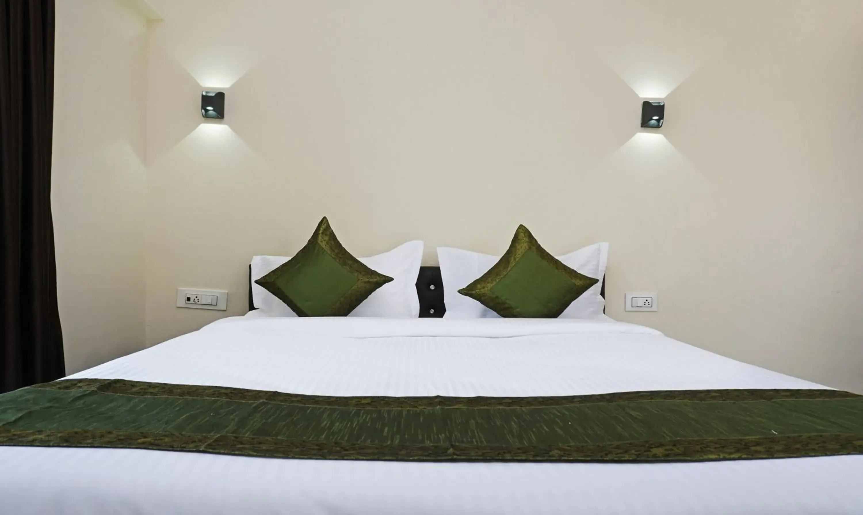 Bedroom, Bed in Treebo Lotus Baner Bedroom, Bed in Treebo Lotus Baner