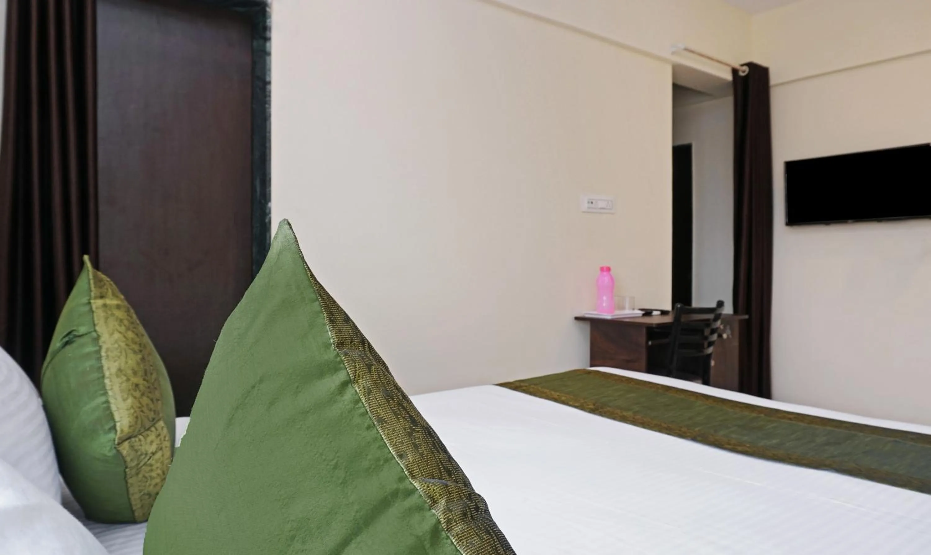 Bedroom, Bed in Treebo Lotus Baner