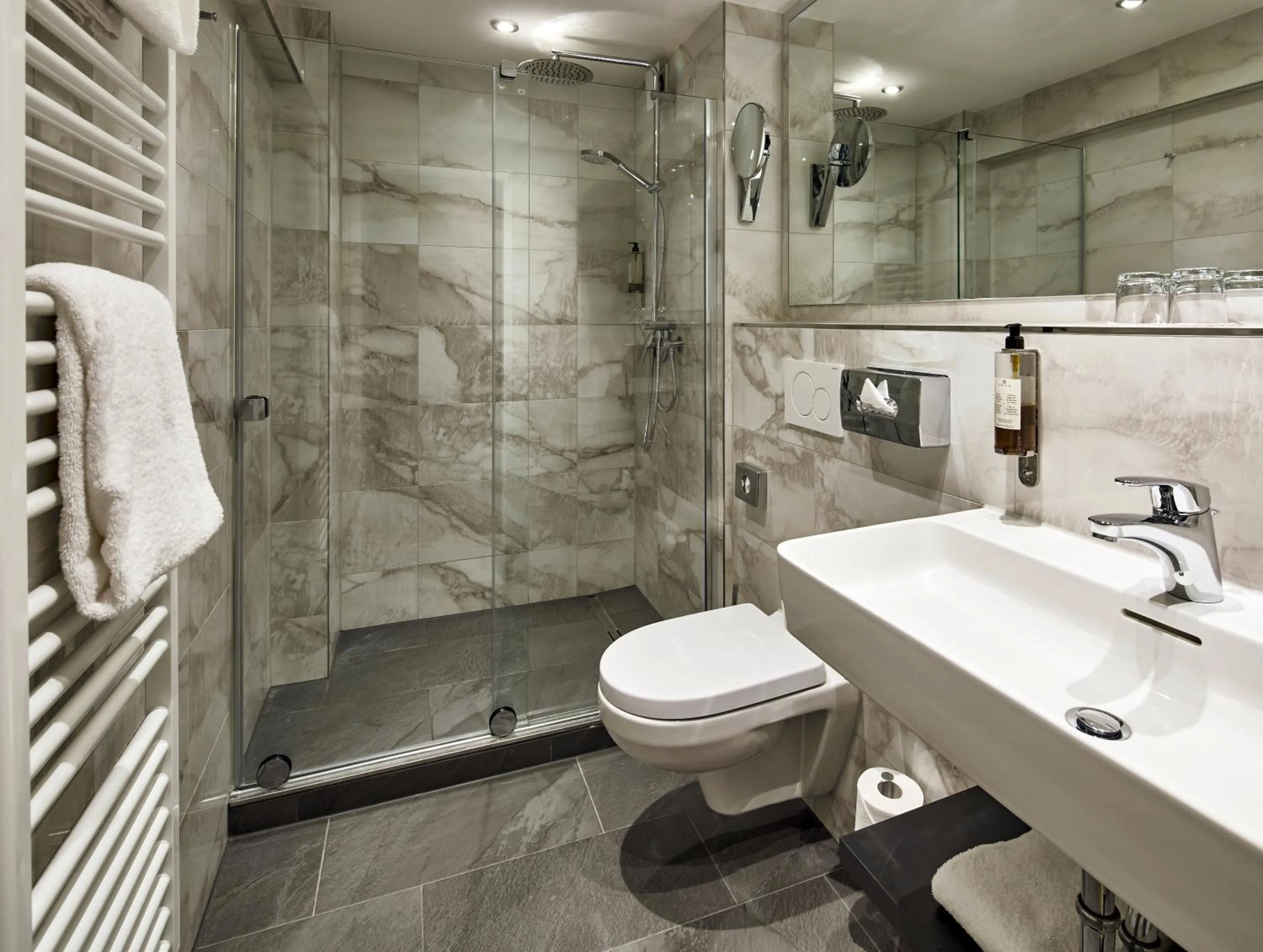 Shower in Hotel Kraft