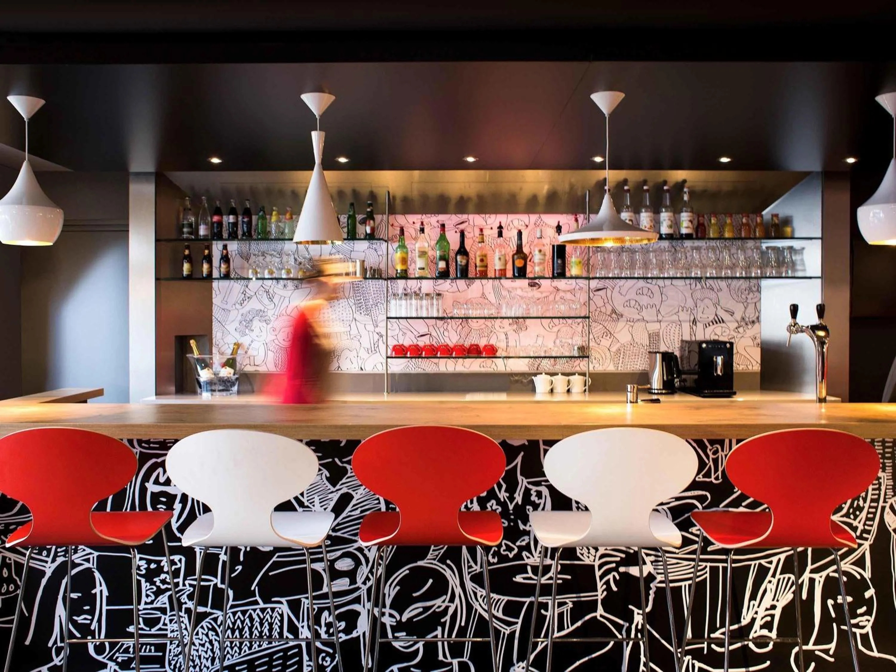 Lounge or bar in ibis London Elstree Borehamwood