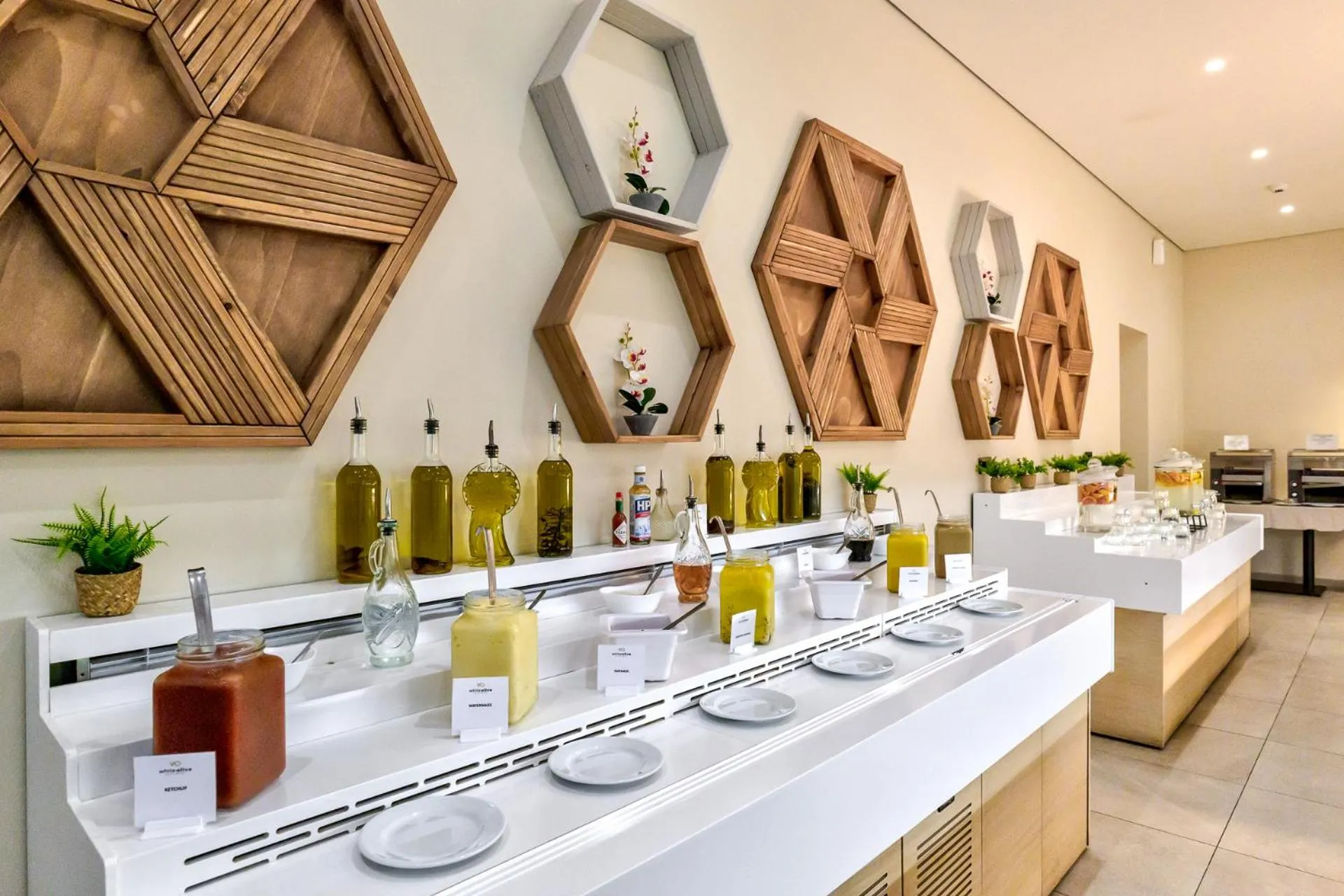 Restaurant/places to eat in White Olive Elite Laganas