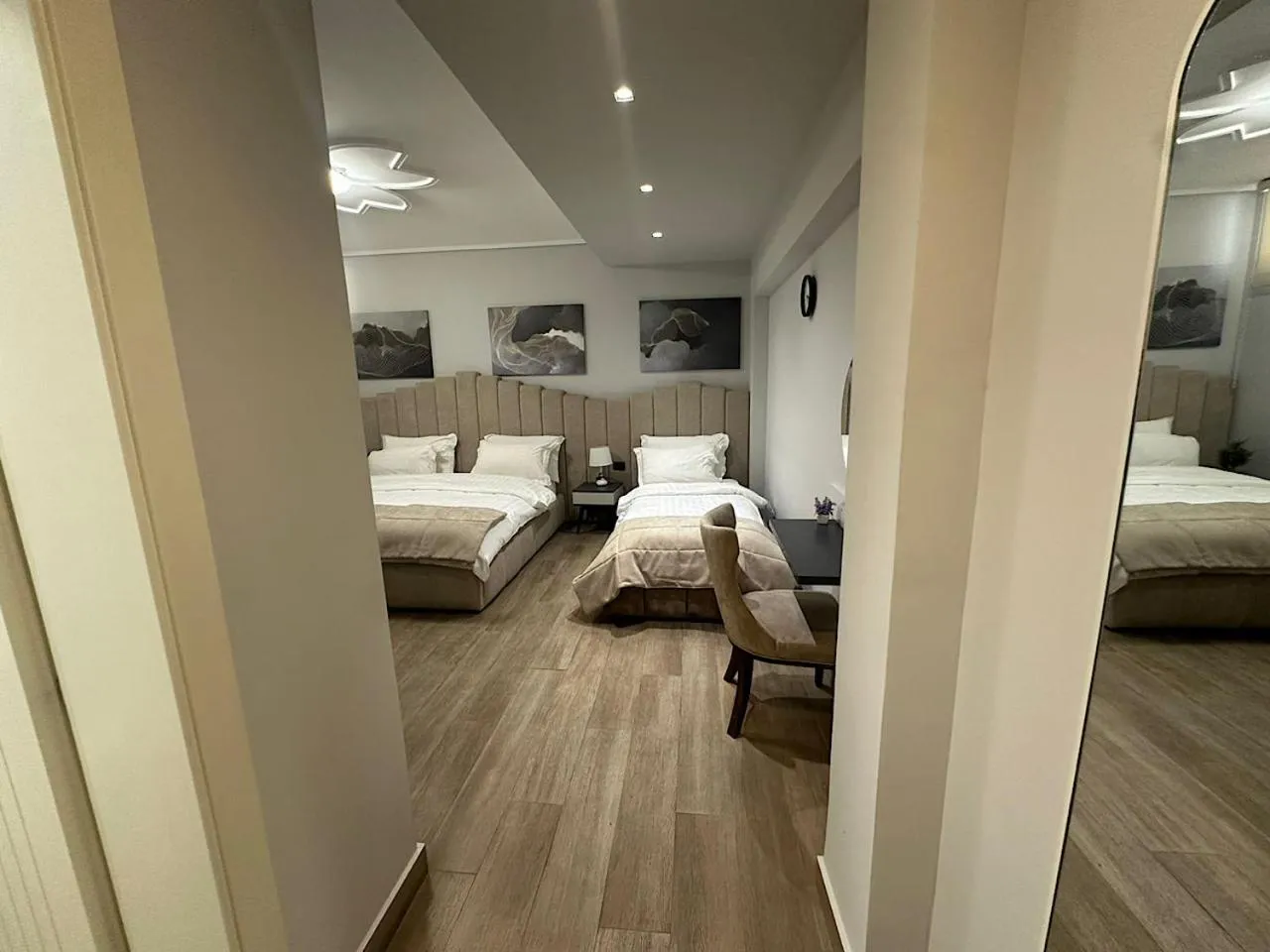 Photo of the whole room in Hotel Vila Tirana