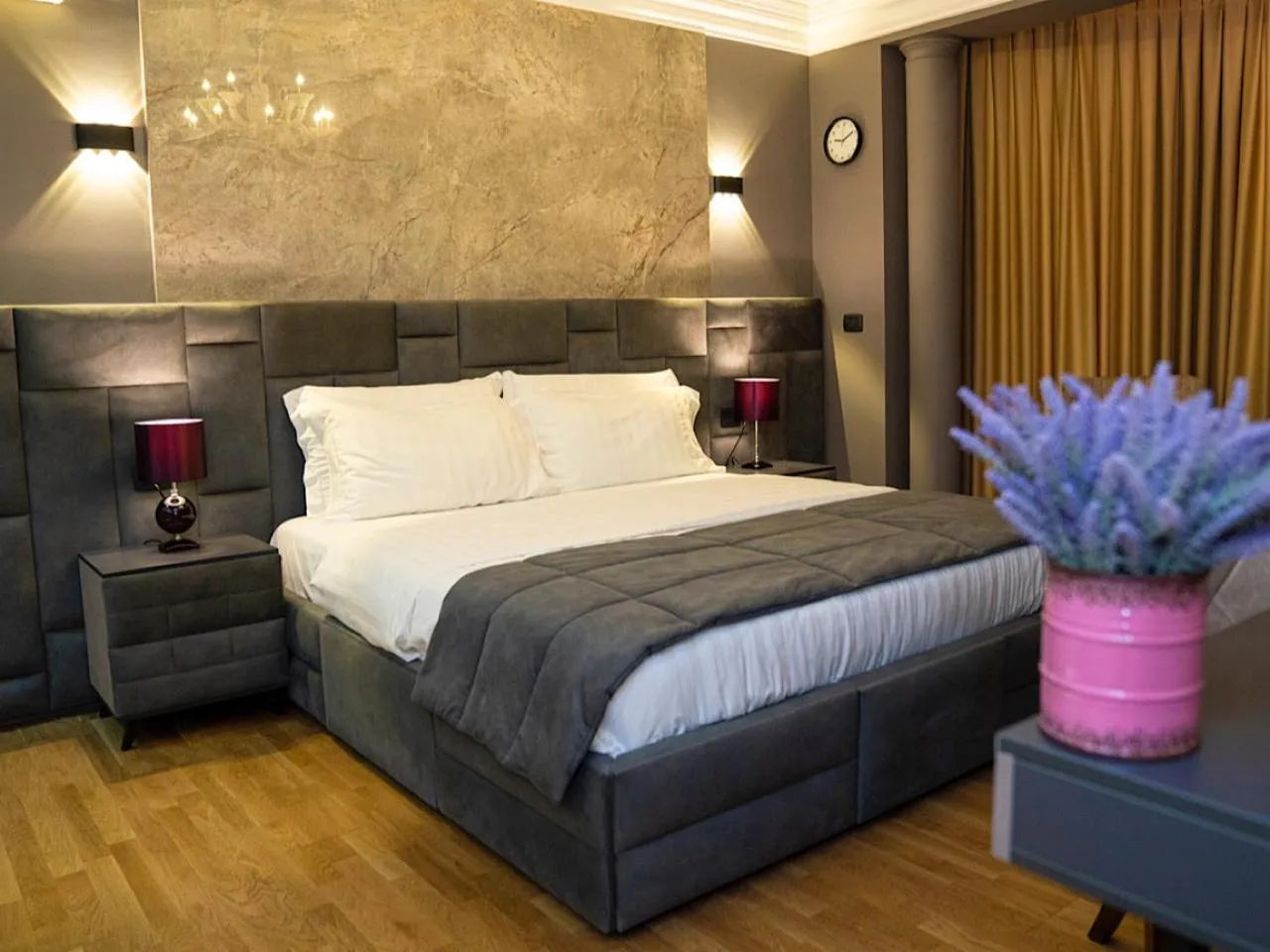 Bedroom in Hotel Vila Tirana