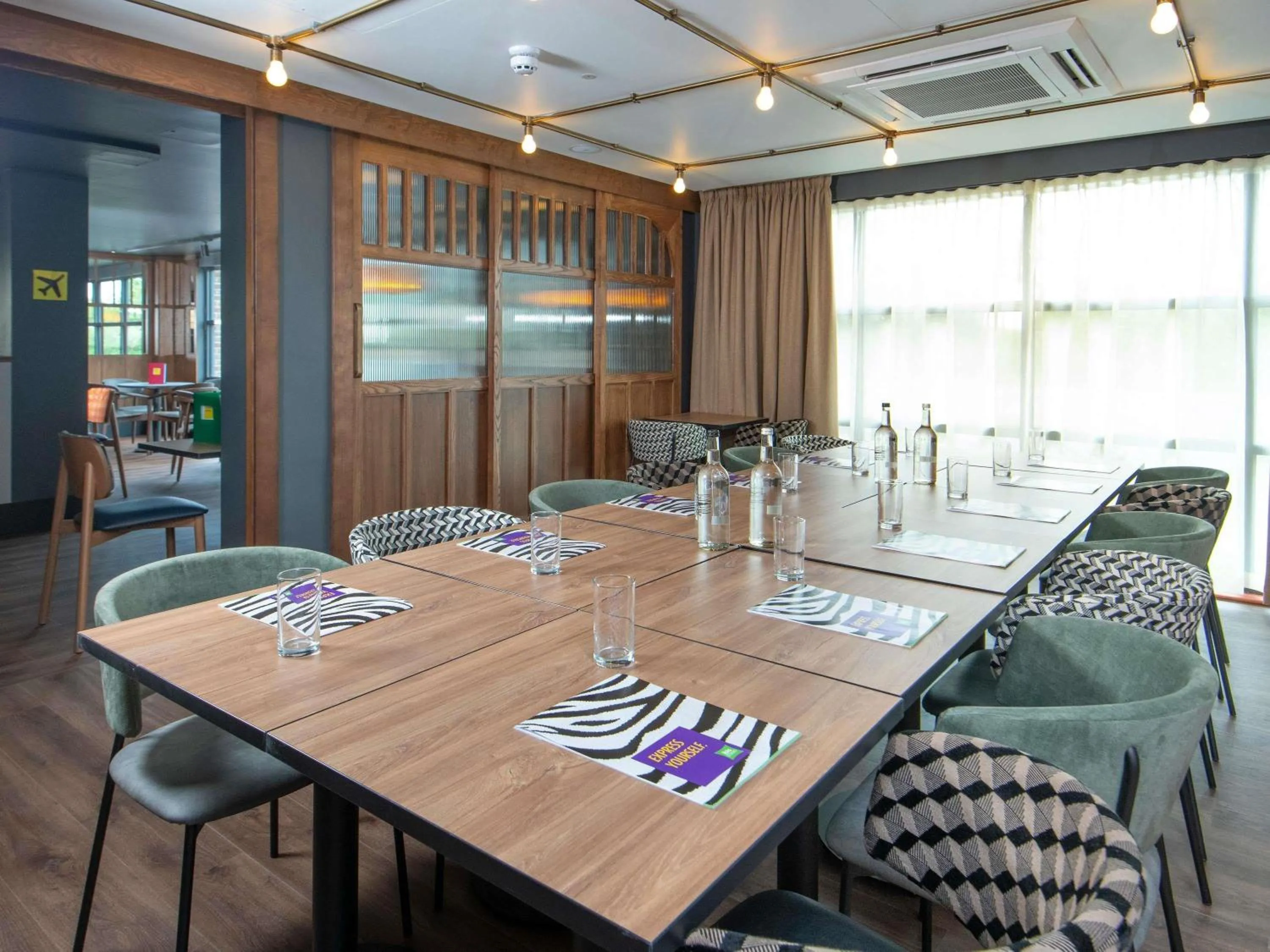 Meeting/conference room in ibis Styles London Gatwick Airport