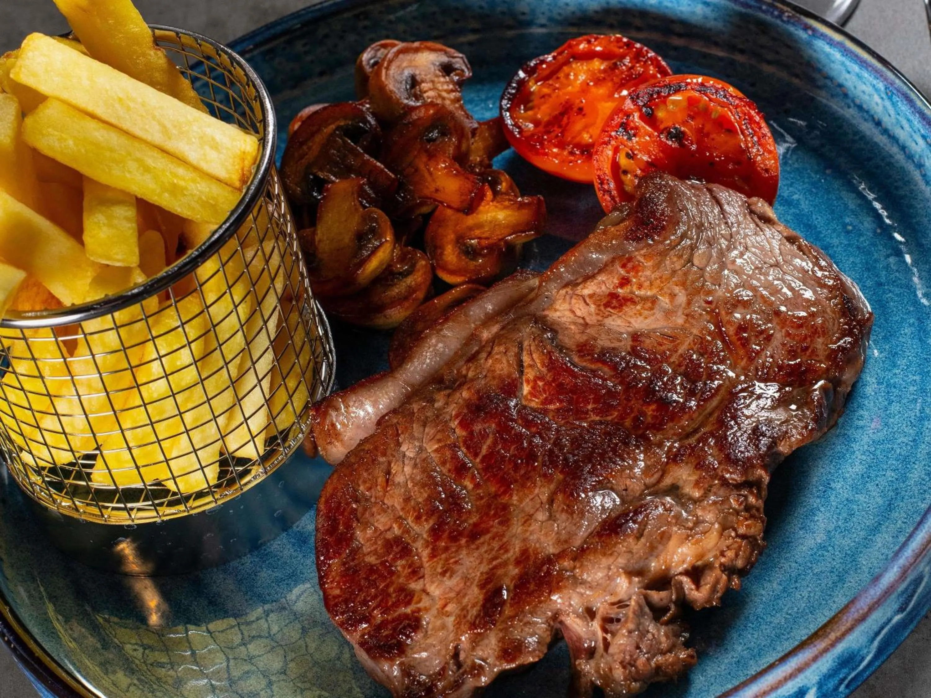 Restaurant/places to eat in ibis Styles London Gatwick Airport