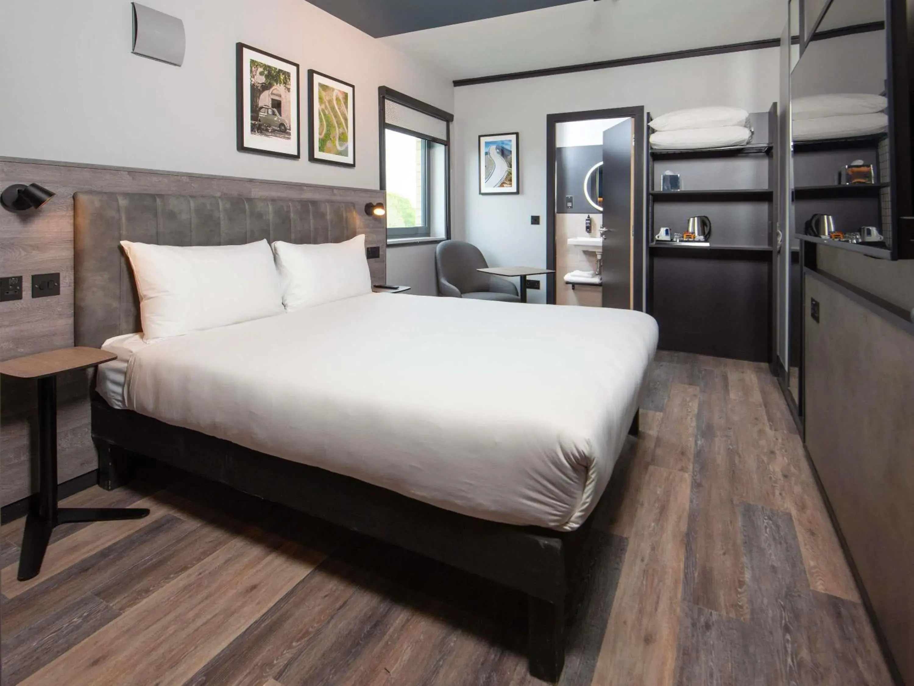 Bedroom, Bed in ibis Styles London Gatwick Airport Bedroom, Bed in ibis Styles London Gatwick Airport