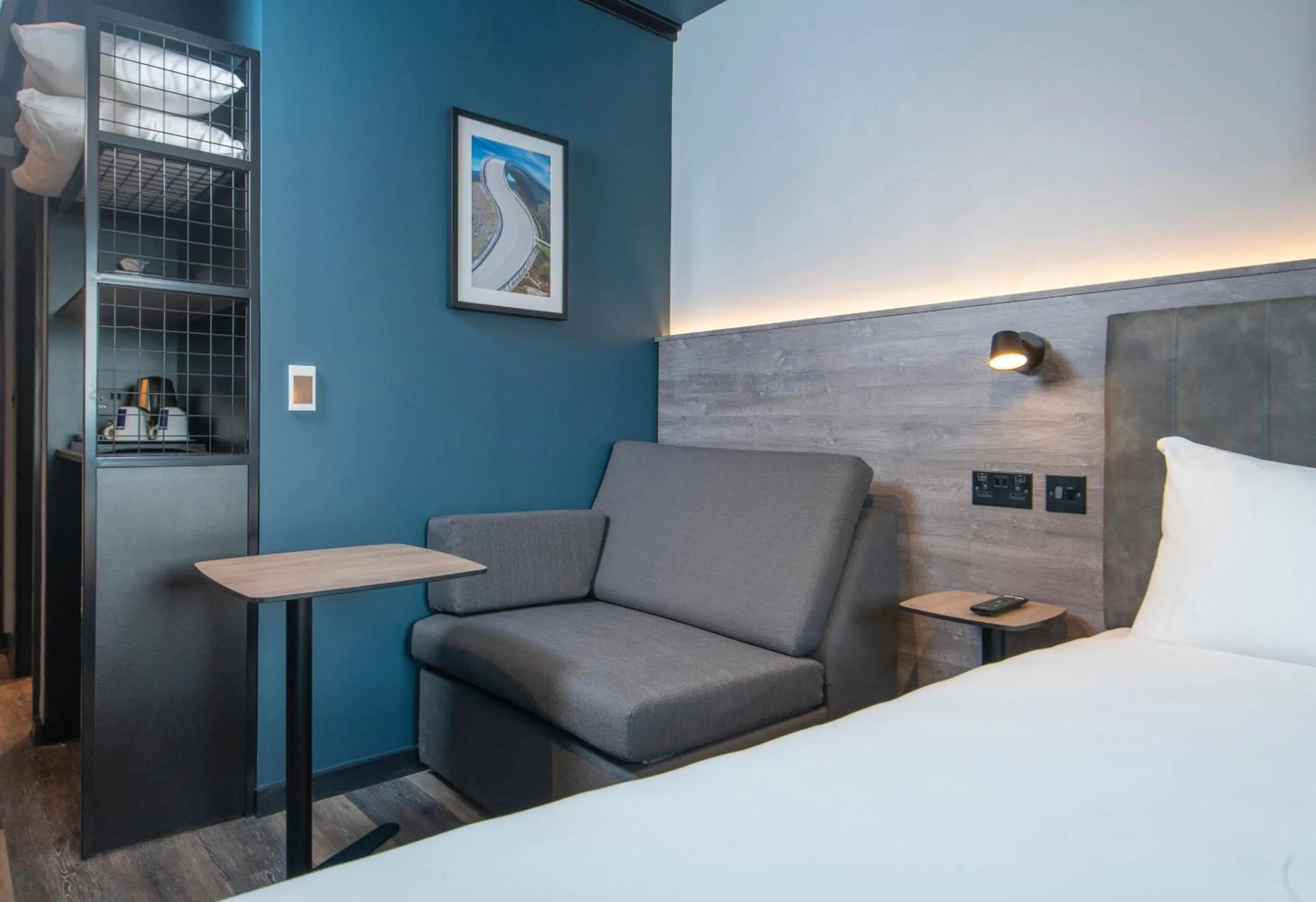 Bedroom, Bed in ibis Styles London Gatwick Airport