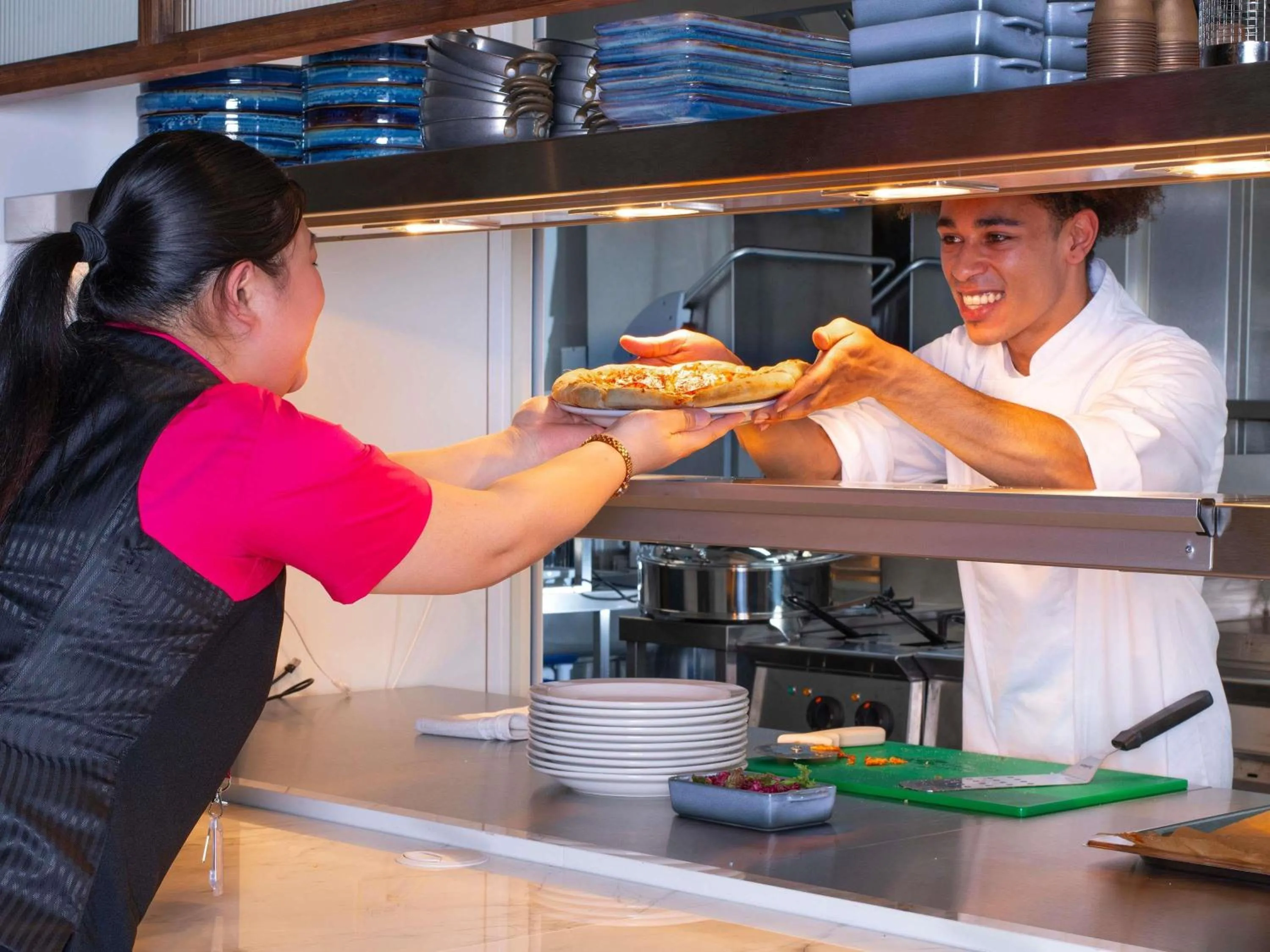 Restaurant/places to eat in ibis Styles London Gatwick Airport