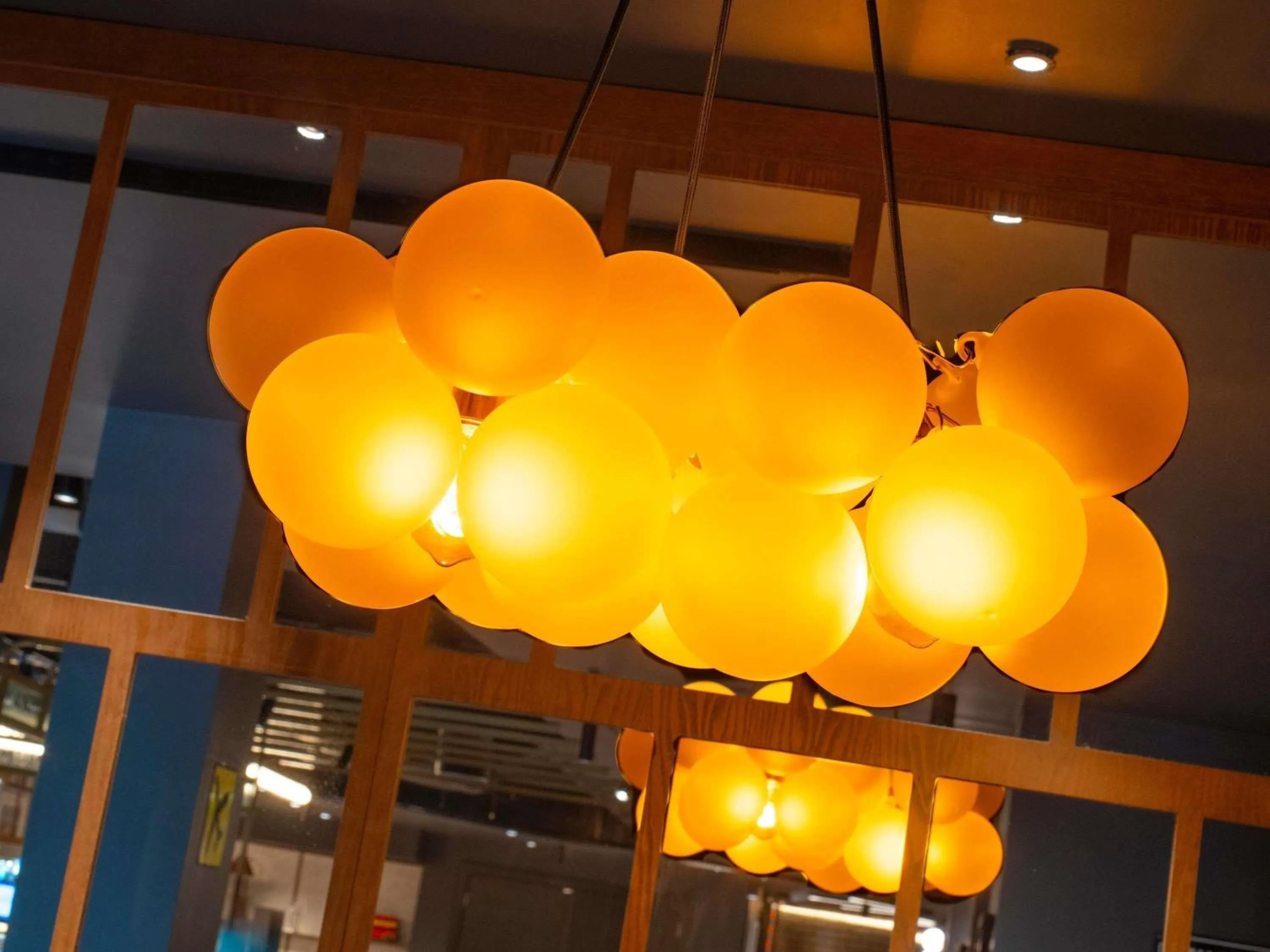 Lounge or bar in ibis Styles London Gatwick Airport