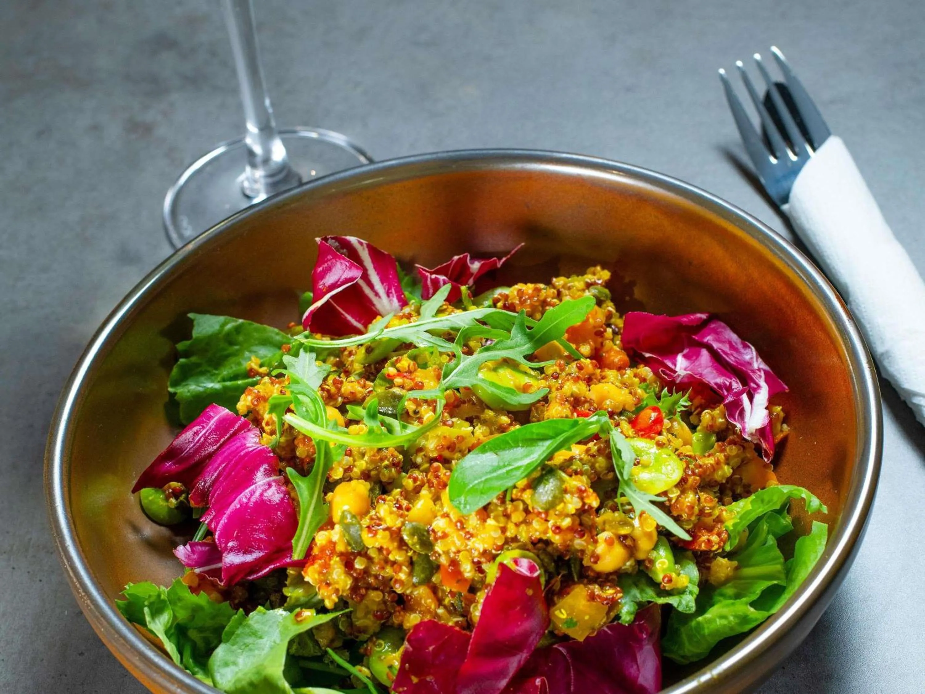 Restaurant/places to eat in ibis Styles London Gatwick Airport