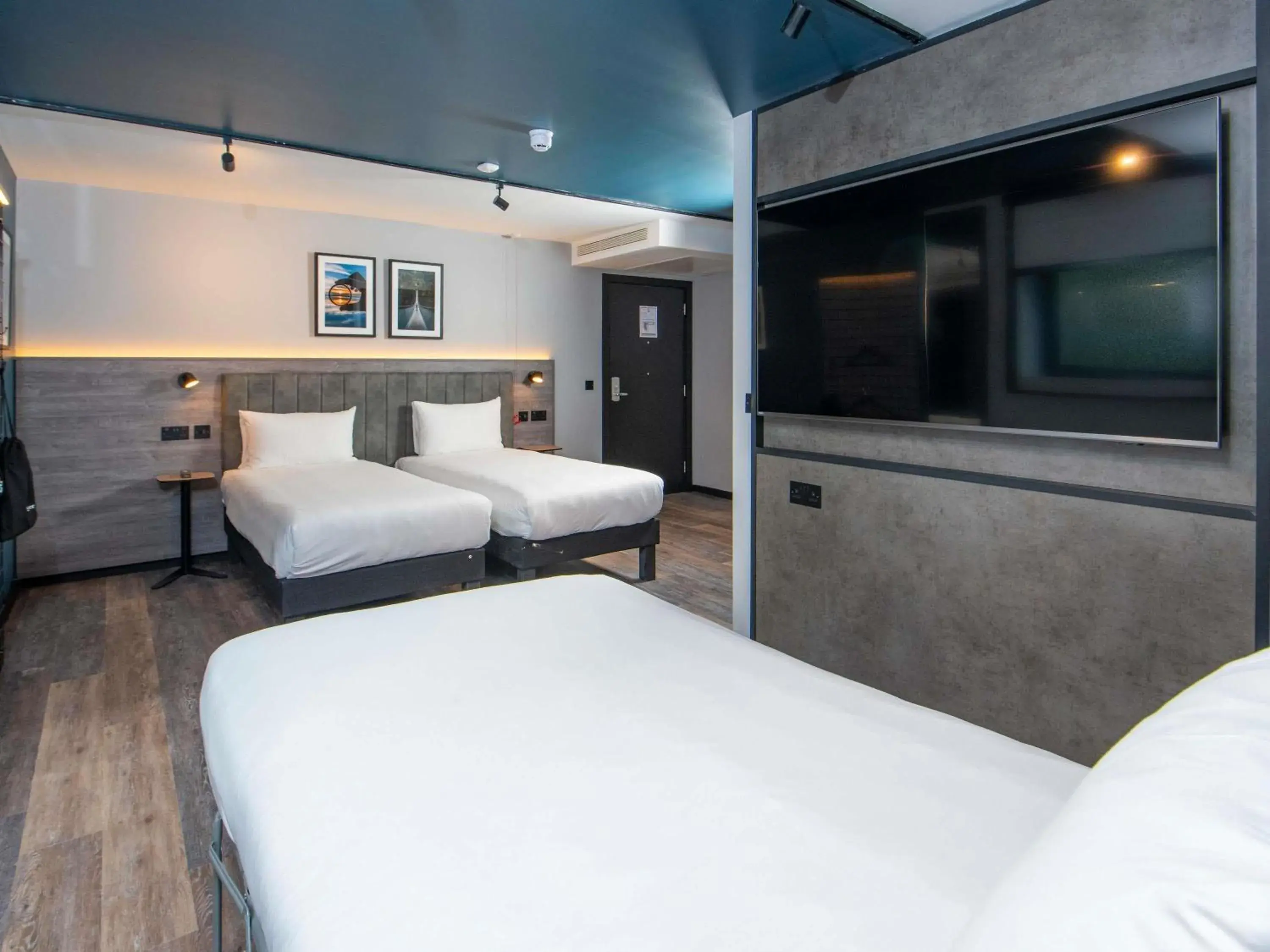 Bedroom, Bed in ibis Styles London Gatwick Airport Bedroom, Bed in ibis Styles London Gatwick Airport