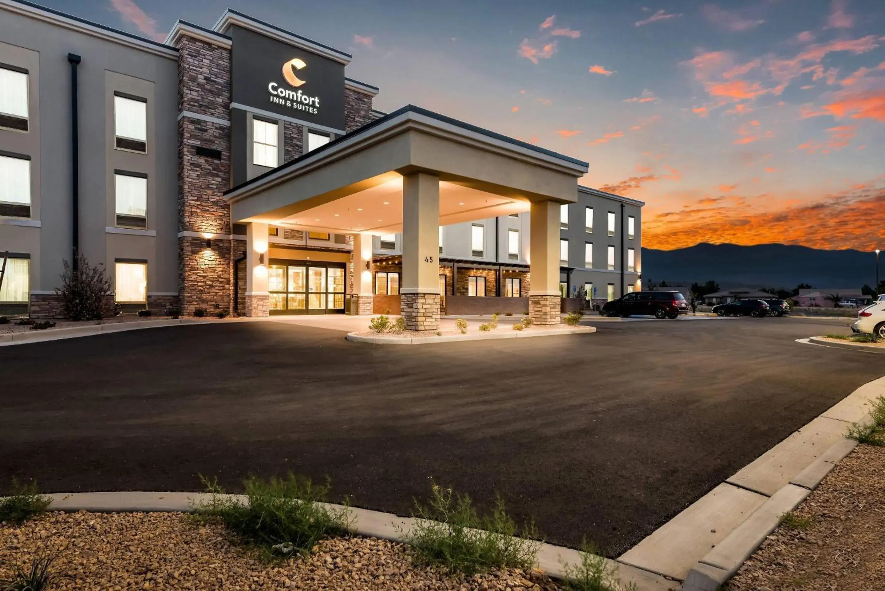 Property building in Comfort Inn & Suites Zion Park Area Property building in Comfort Inn & Suites Zion Park Area
