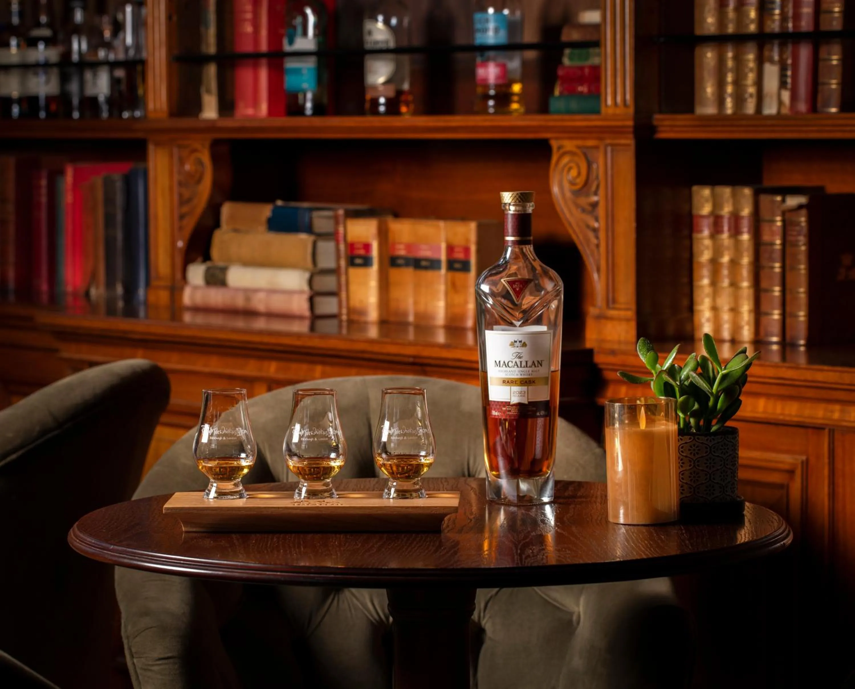 Lounge or bar in SCHLOSS Roxburghe, part of Destination by Hyatt