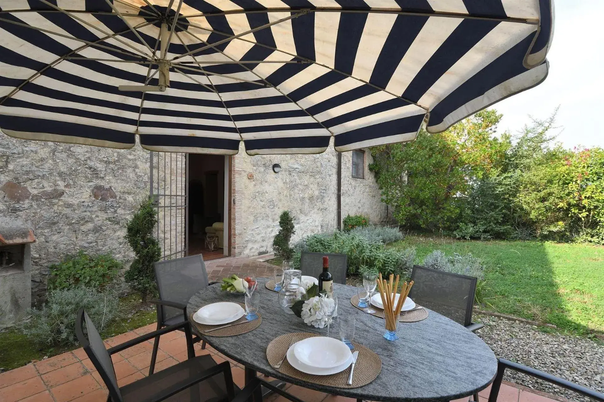 La Taverna La Taverna