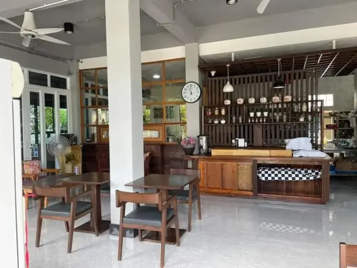 Restaurant/places to eat in Koh Larn Riviera
