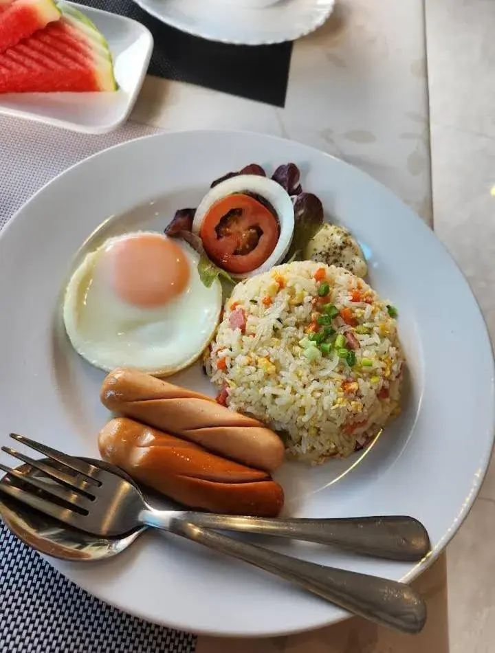 Breakfast in Koh Larn Riviera