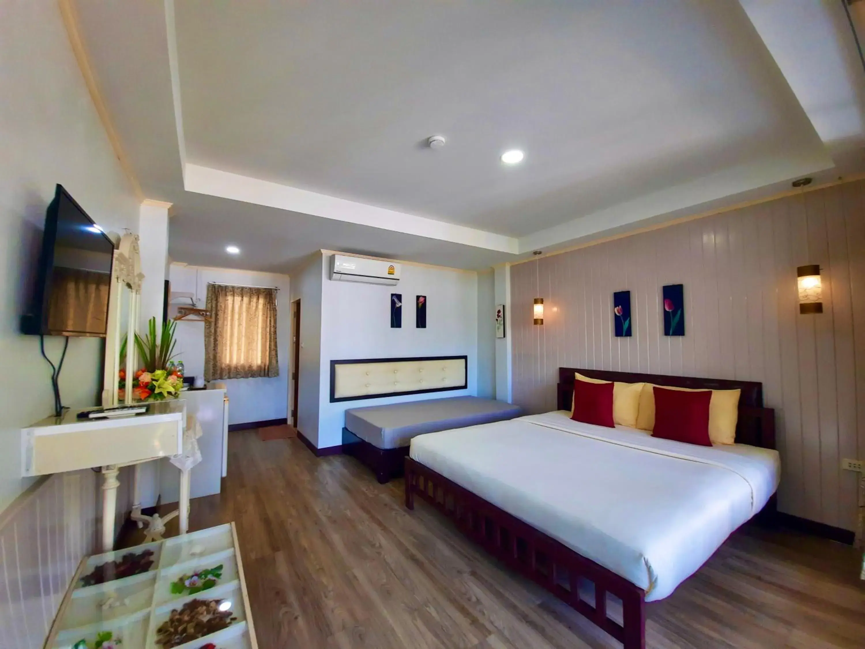 Photo of the whole room in Koh Larn Riviera