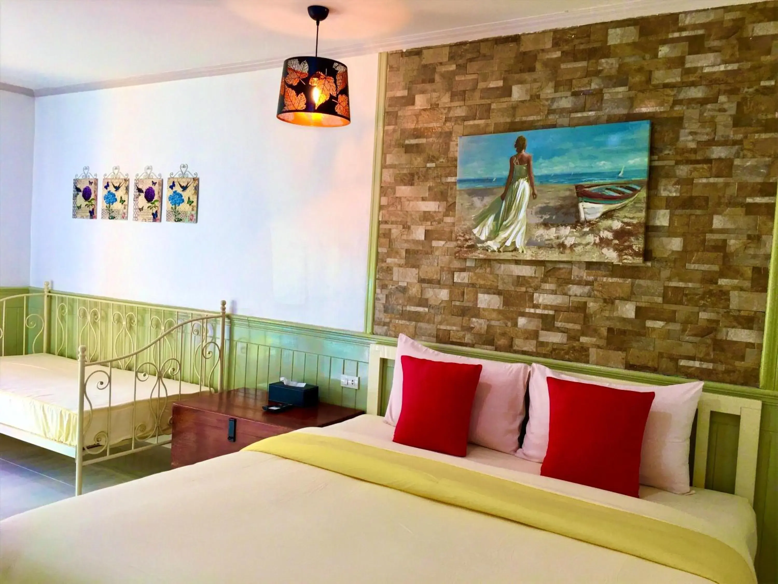 Photo of the whole room, Bed in Koh Larn Riviera