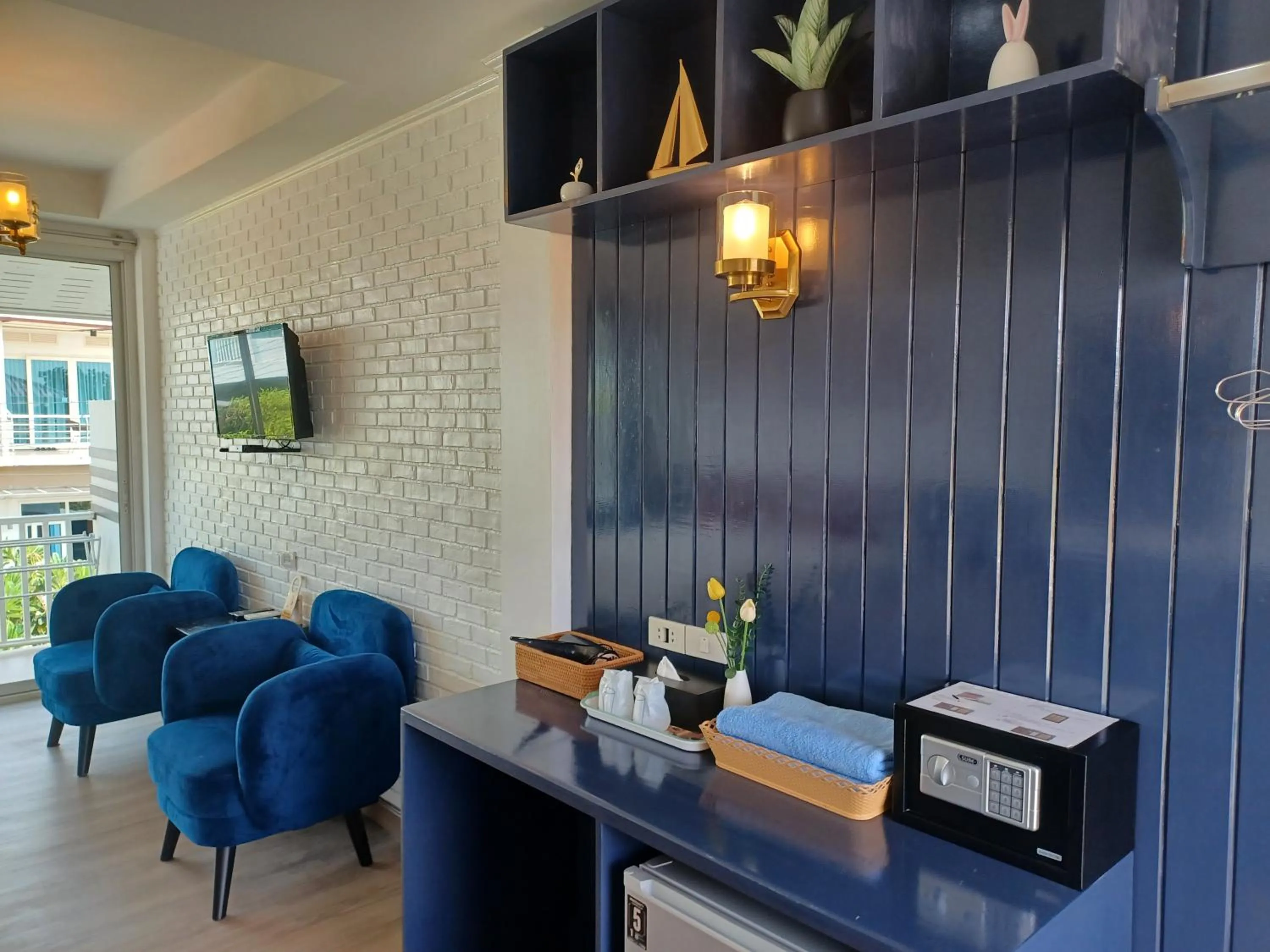 Seating area in Koh Larn Riviera