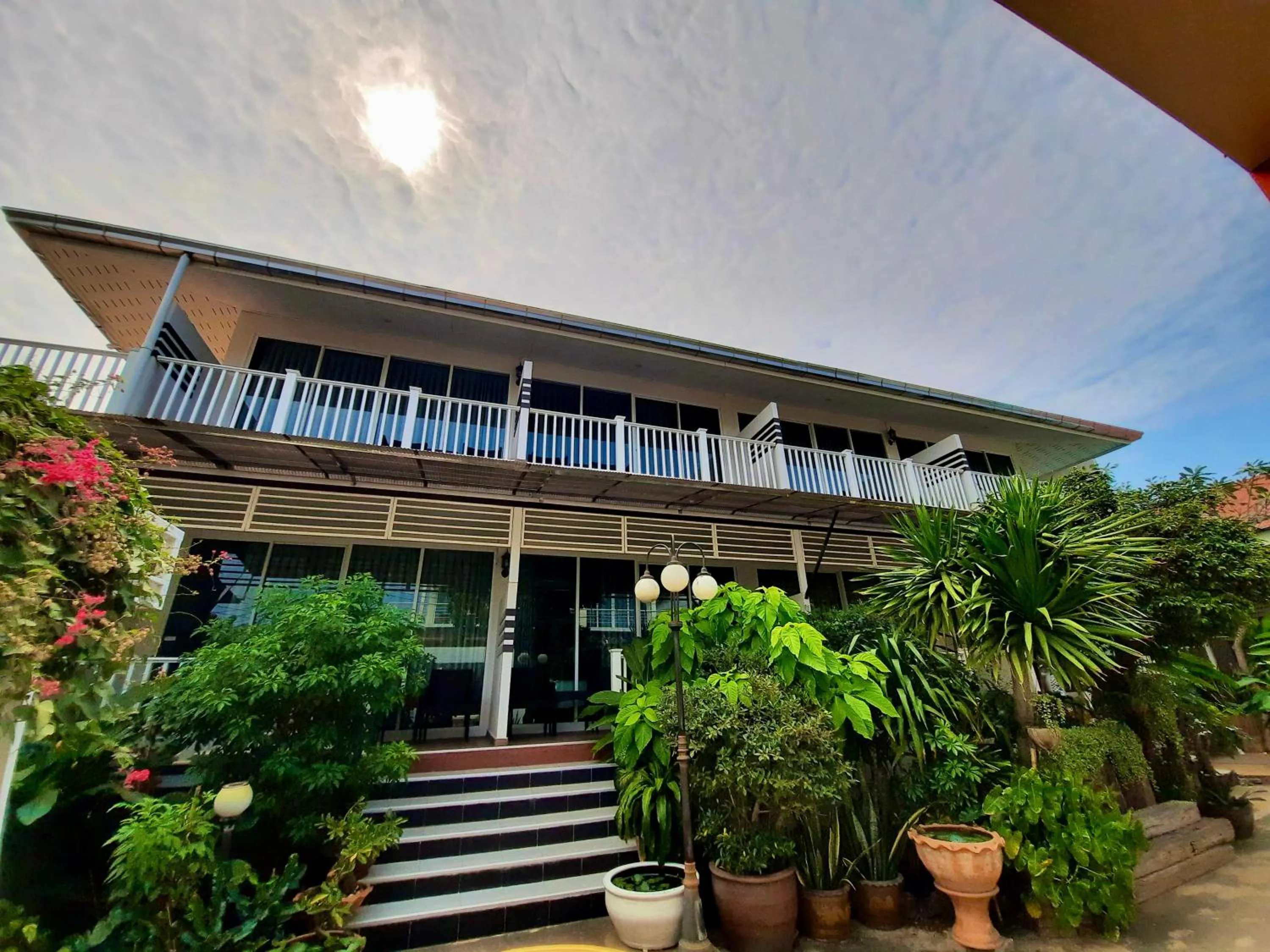 Property building in Koh Larn Riviera