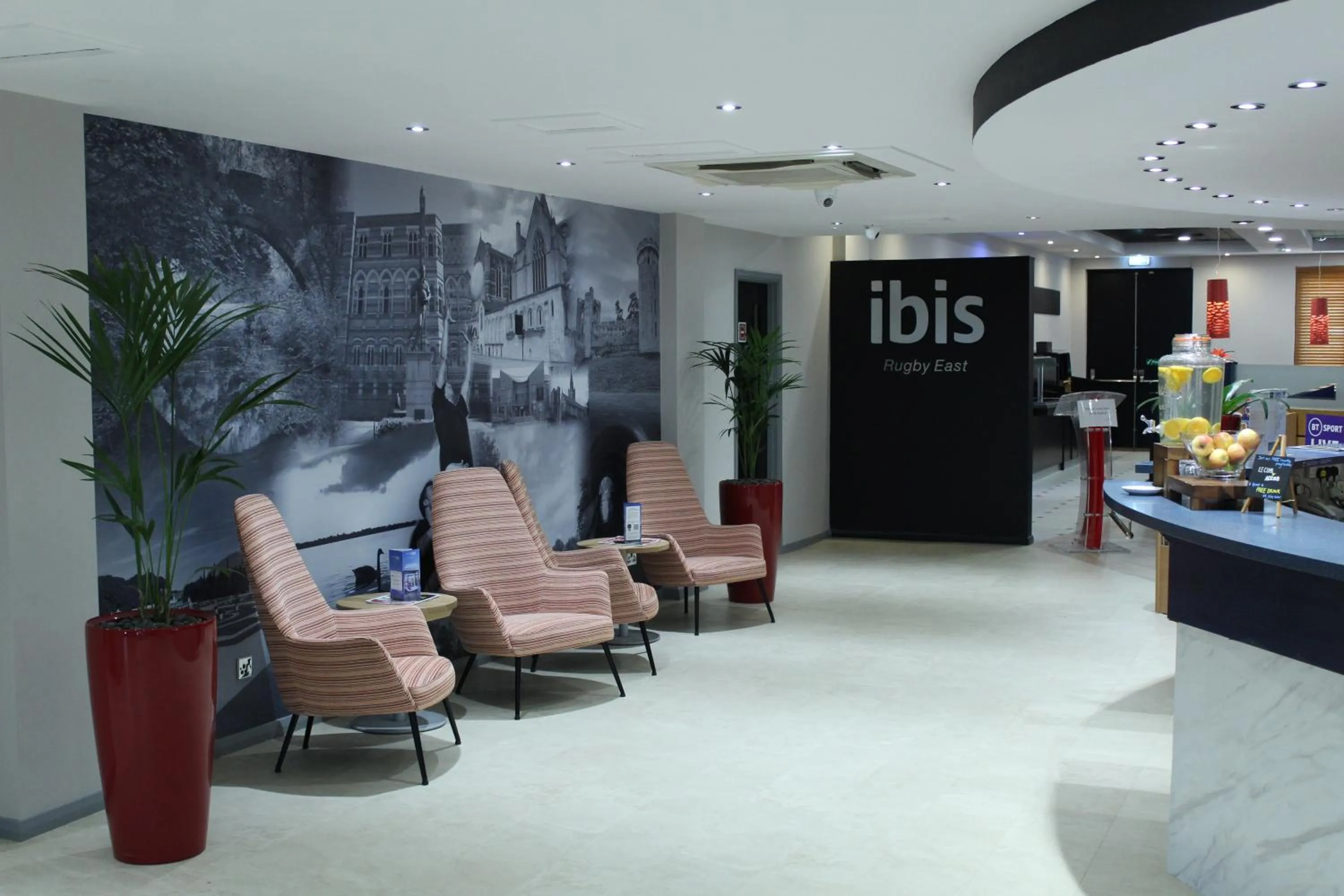 Lobby or reception in ibis Rugby East