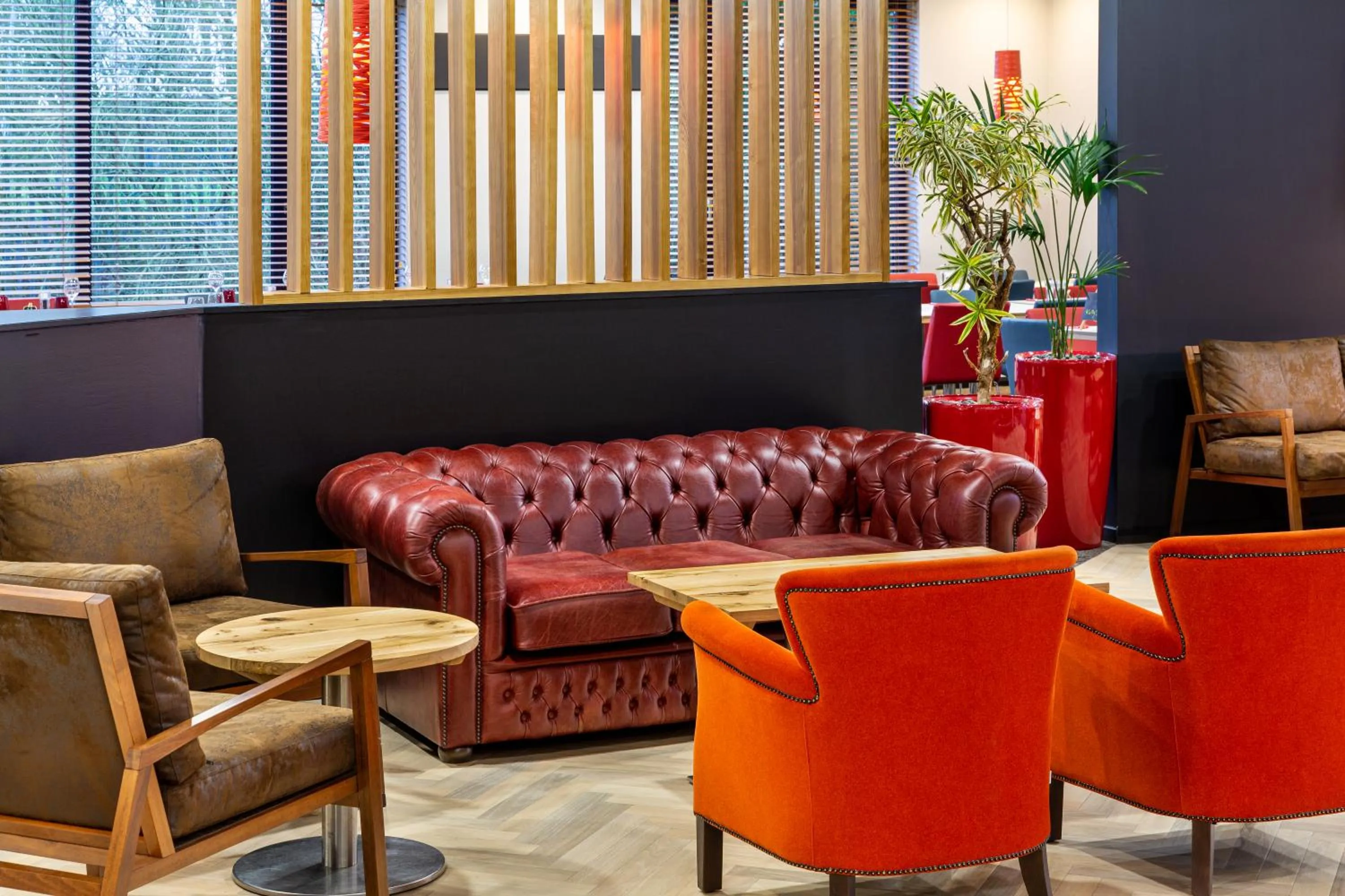Lounge or bar in ibis Rugby East