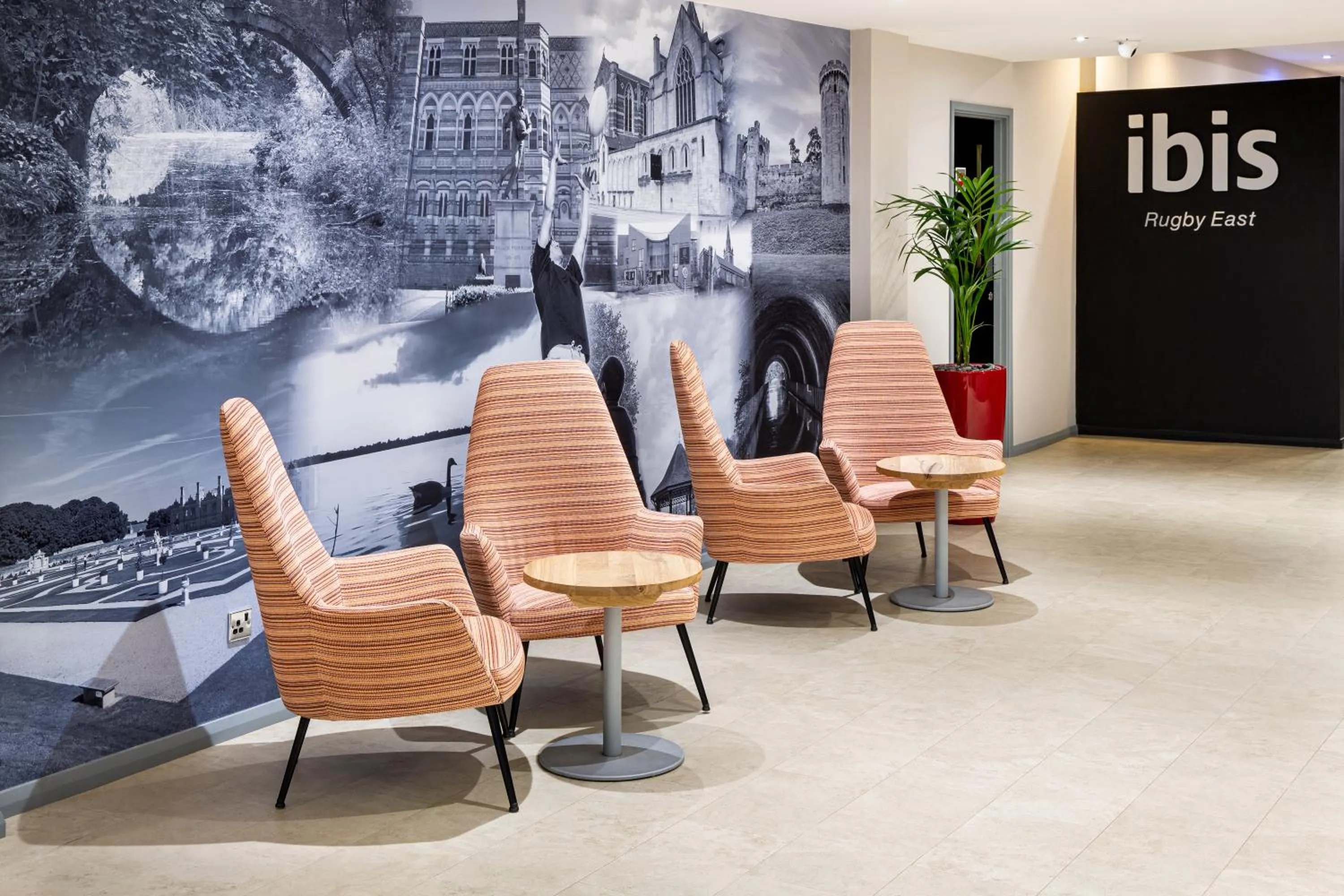 Lobby or reception in ibis Rugby East