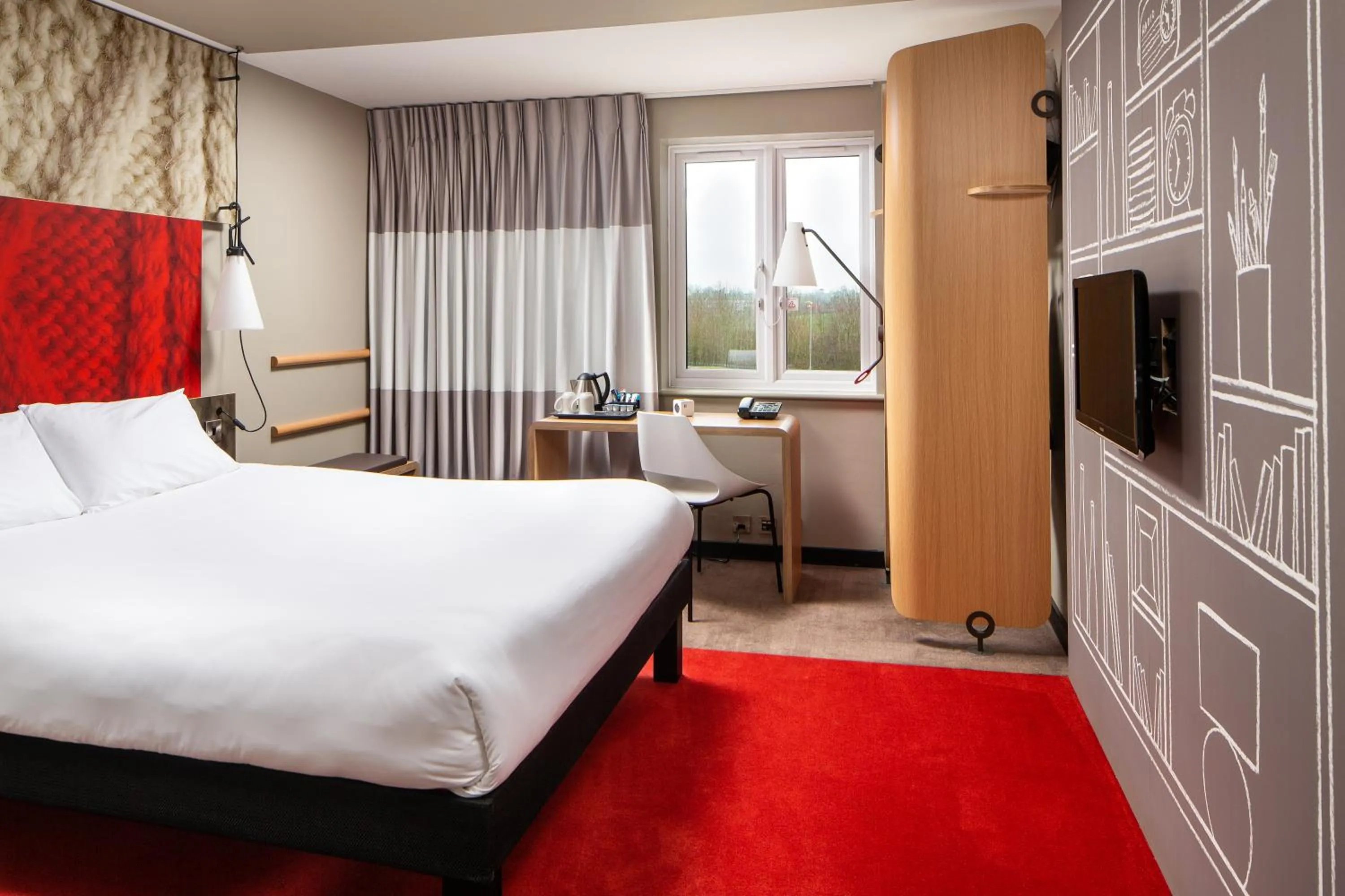 Bedroom in ibis Rugby East