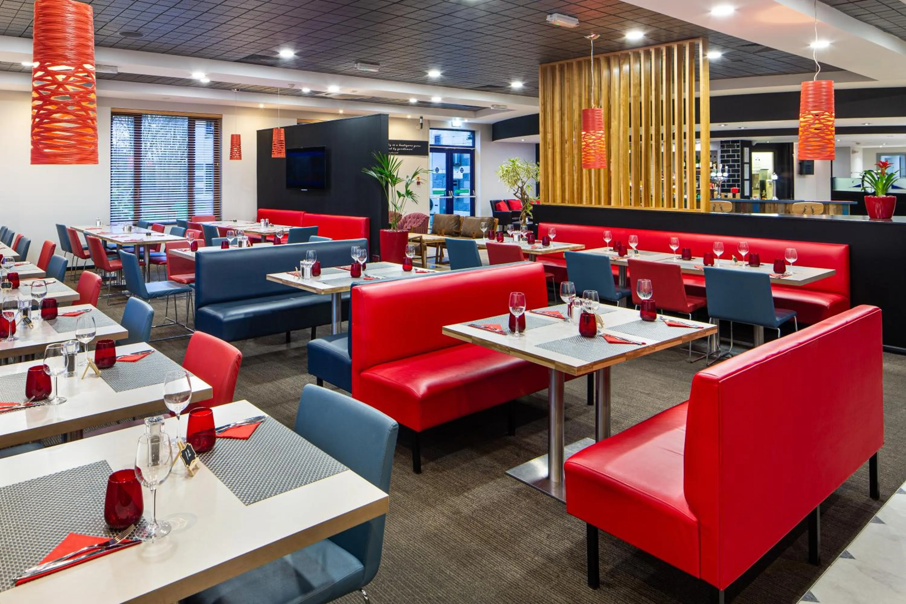 Restaurant/places to eat in ibis Rugby East