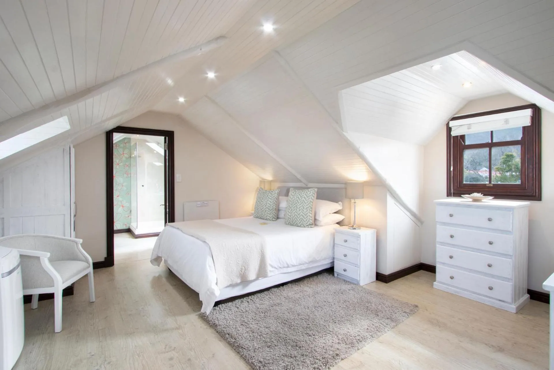 Shower, Bed in The Potting Shed Guest House