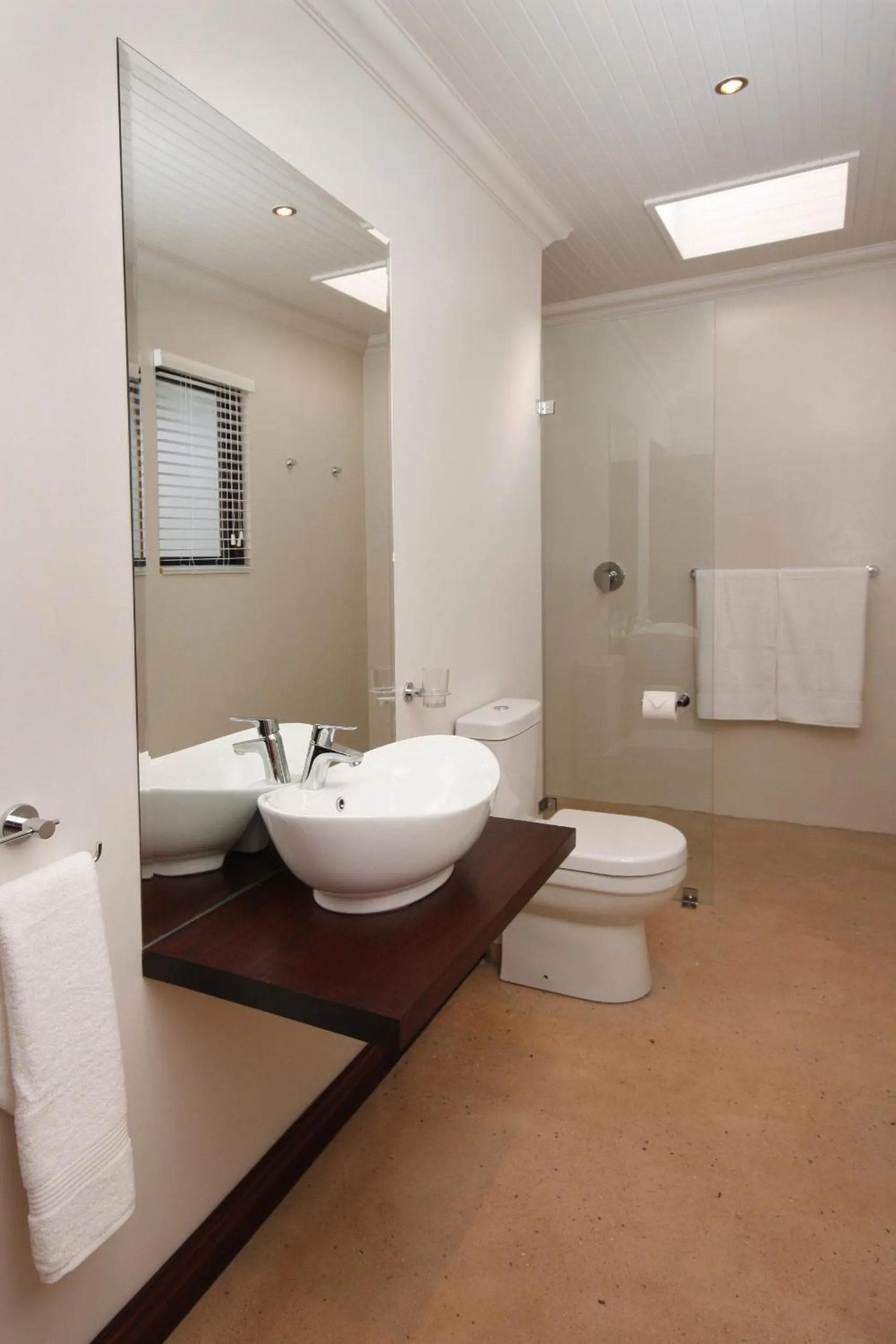 Shower in The Potting Shed Guest House