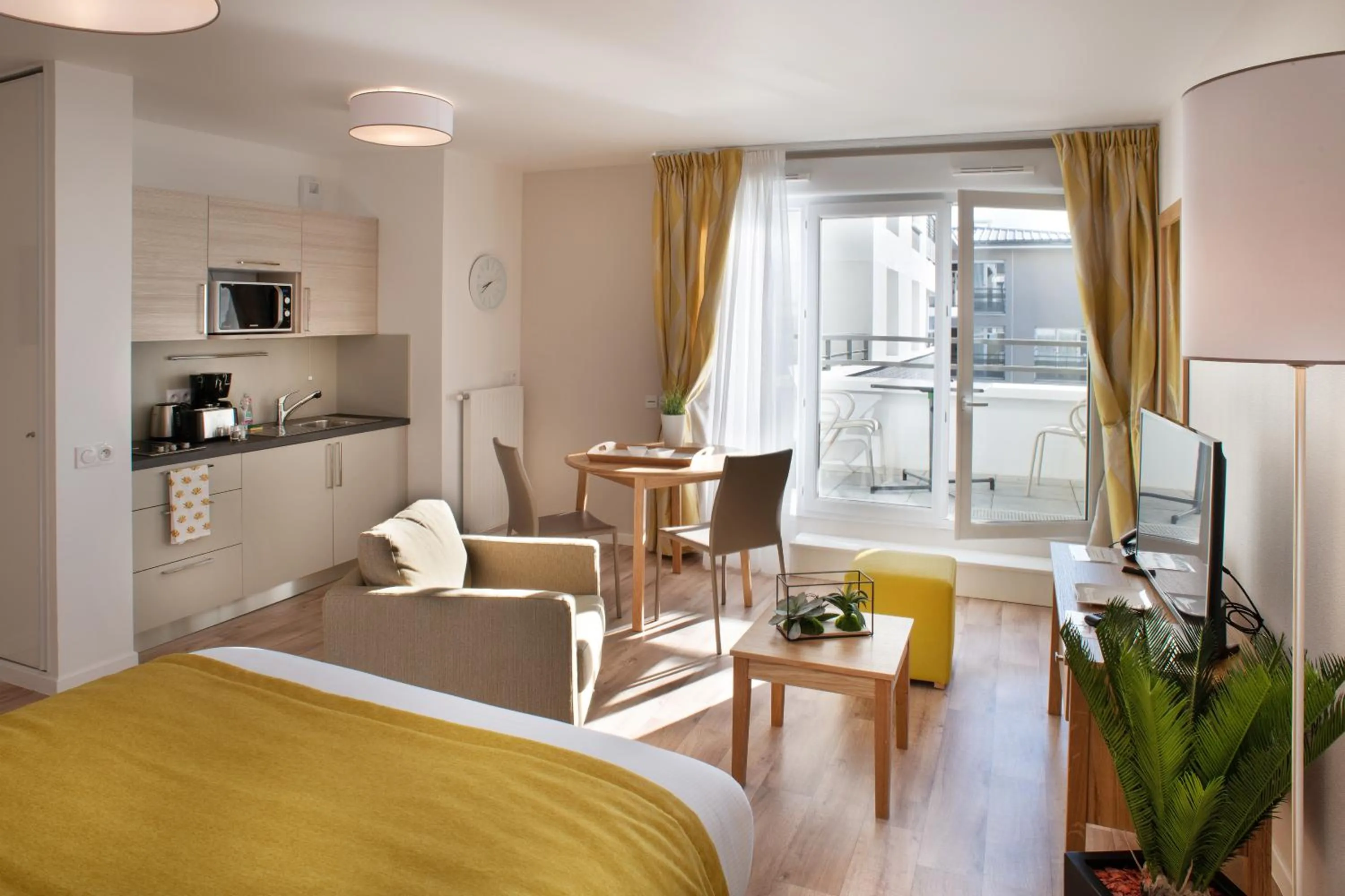 Balcony/Terrace, Bed in DOMITYS L'AIGRETTE BLEUE
