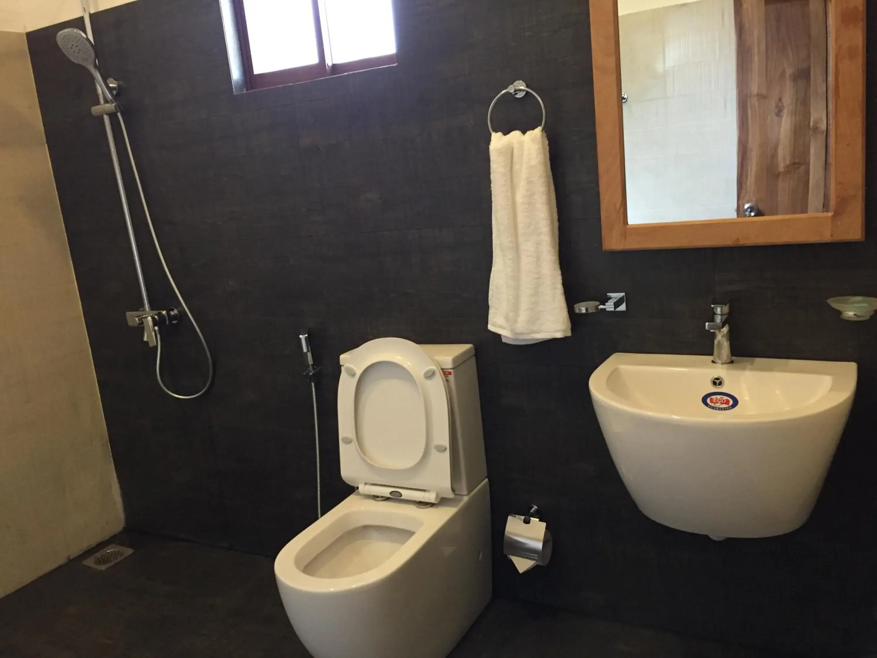 Budget Double Room in Bay Hiriketiya Budget Double Room in Bay Hiriketiya