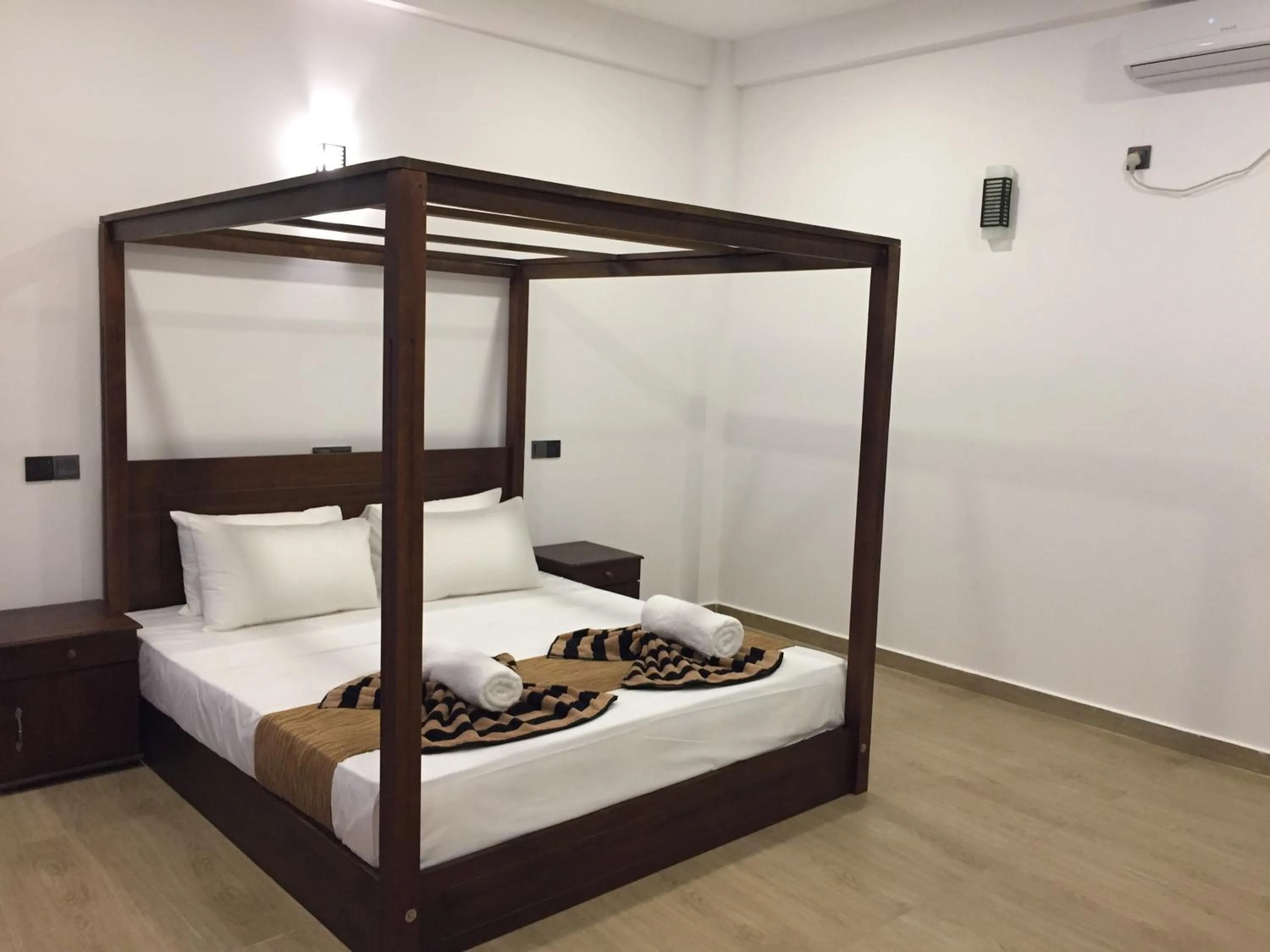 Bedroom, Bed in Bay Hiriketiya