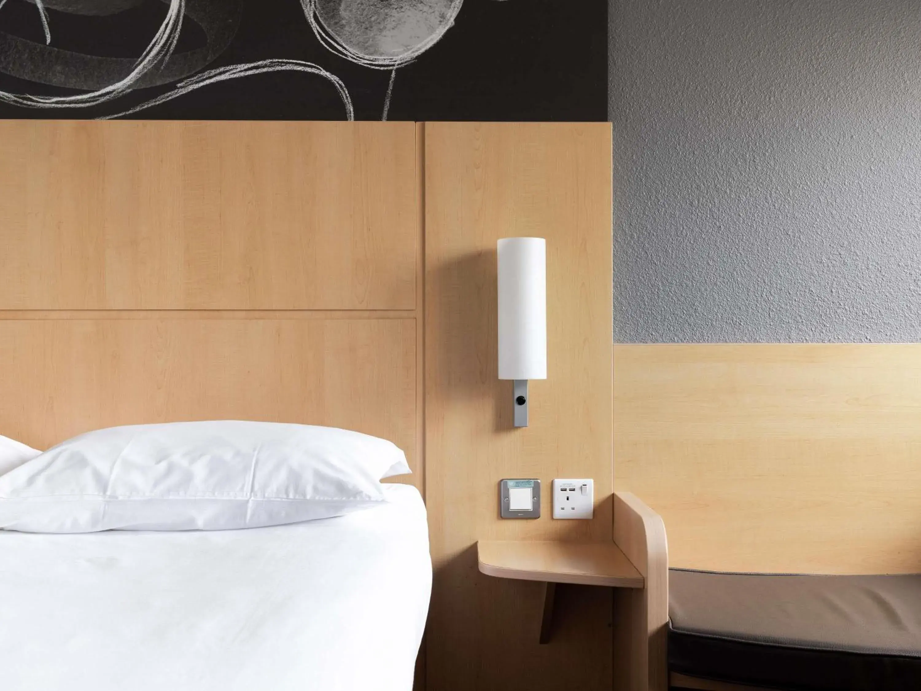 Bedroom, Bed in ibis Southampton Bedroom, Bed in ibis Southampton