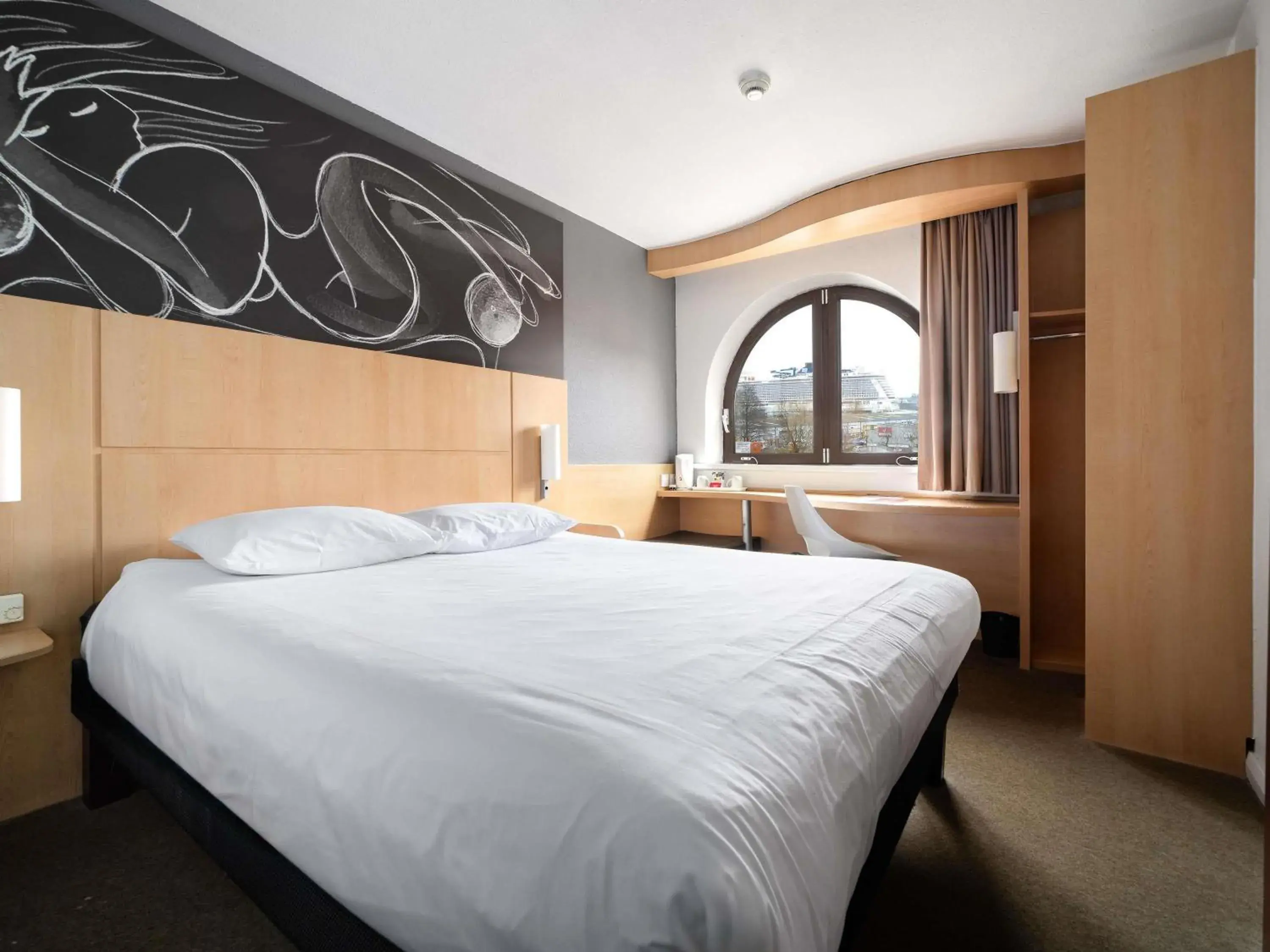 Bedroom, Bed in ibis Southampton Bedroom, Bed in ibis Southampton