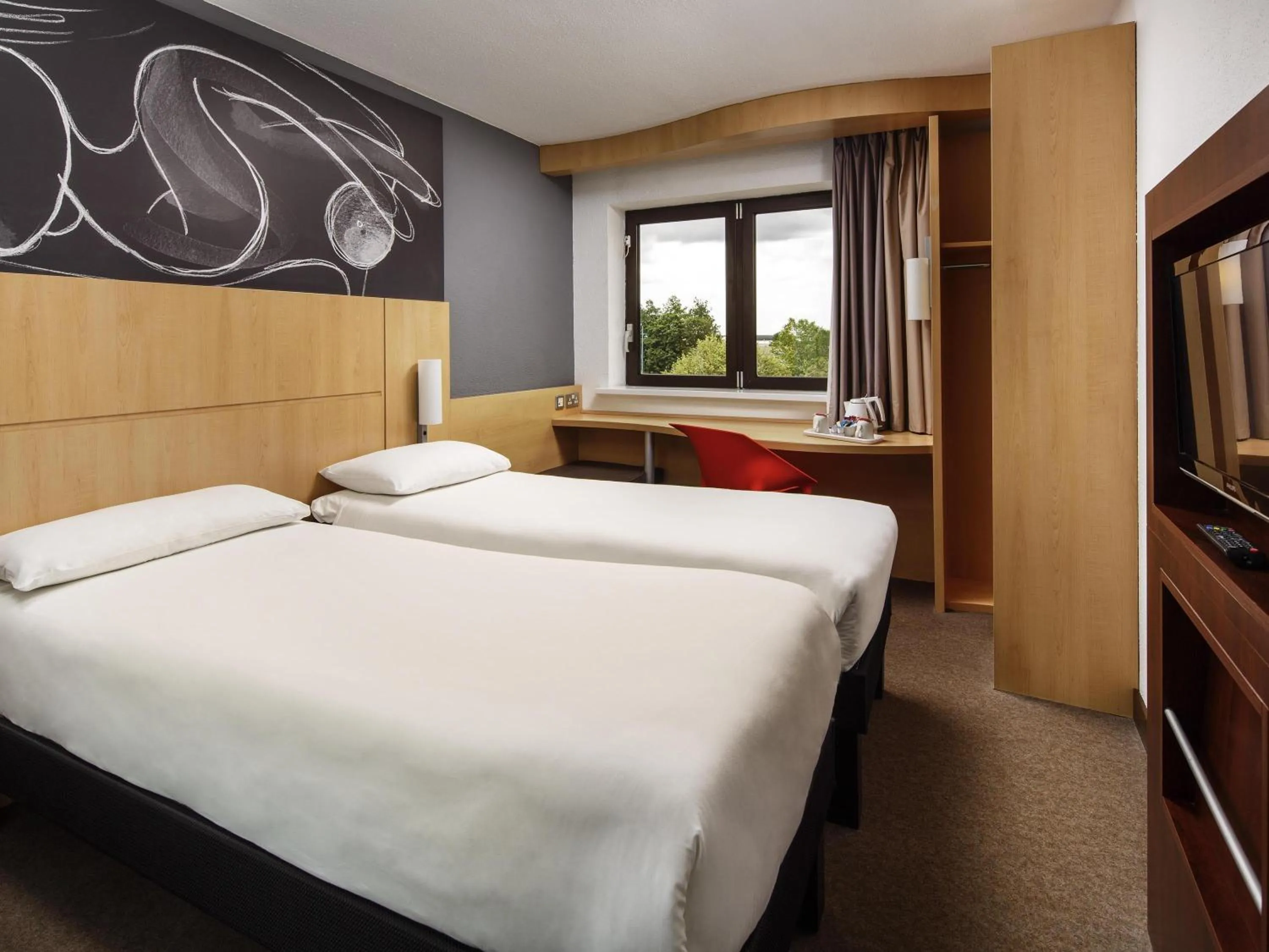 Bedroom, Bed in ibis Southampton