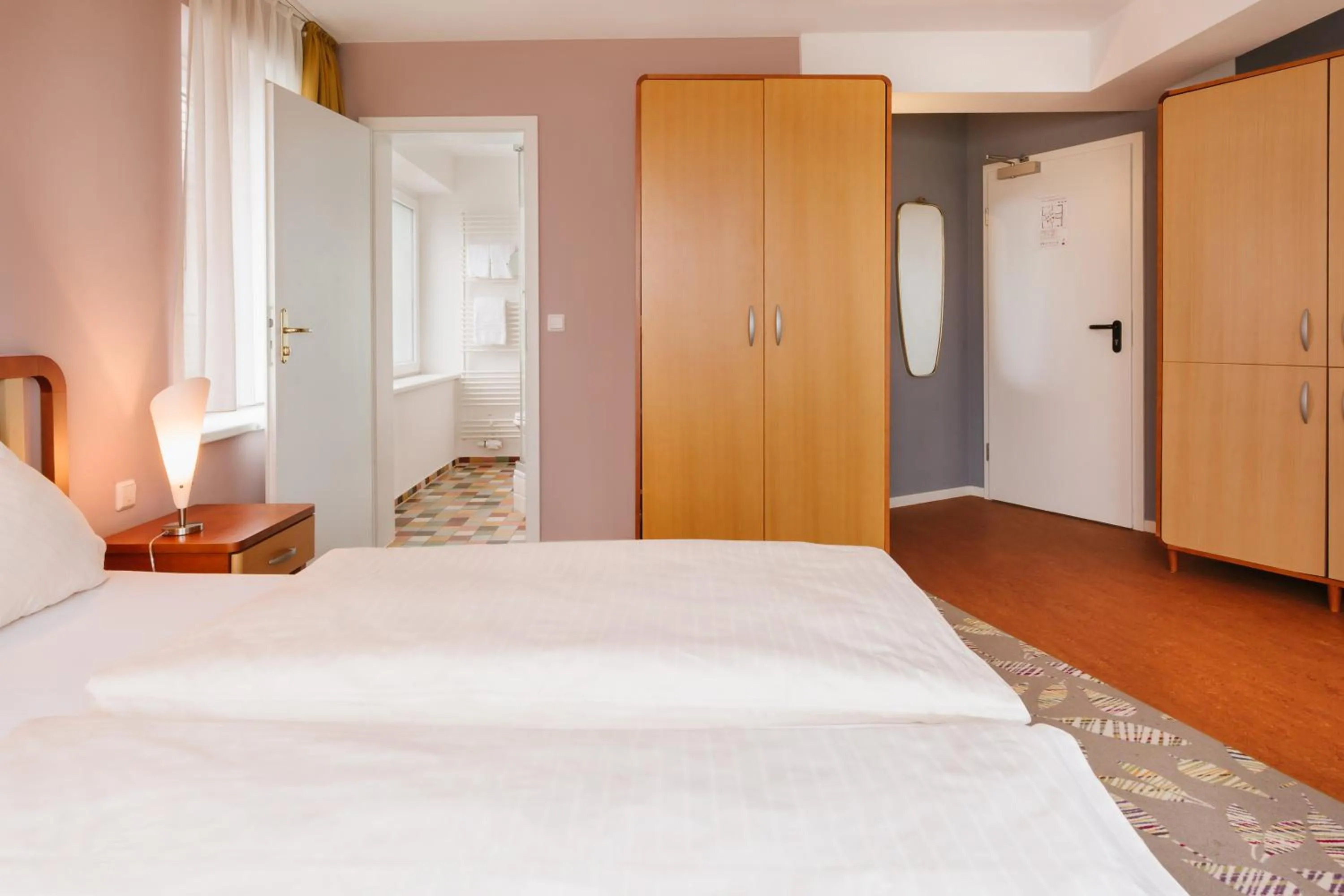 Photo of the whole room, Bed in Klassik Appartements